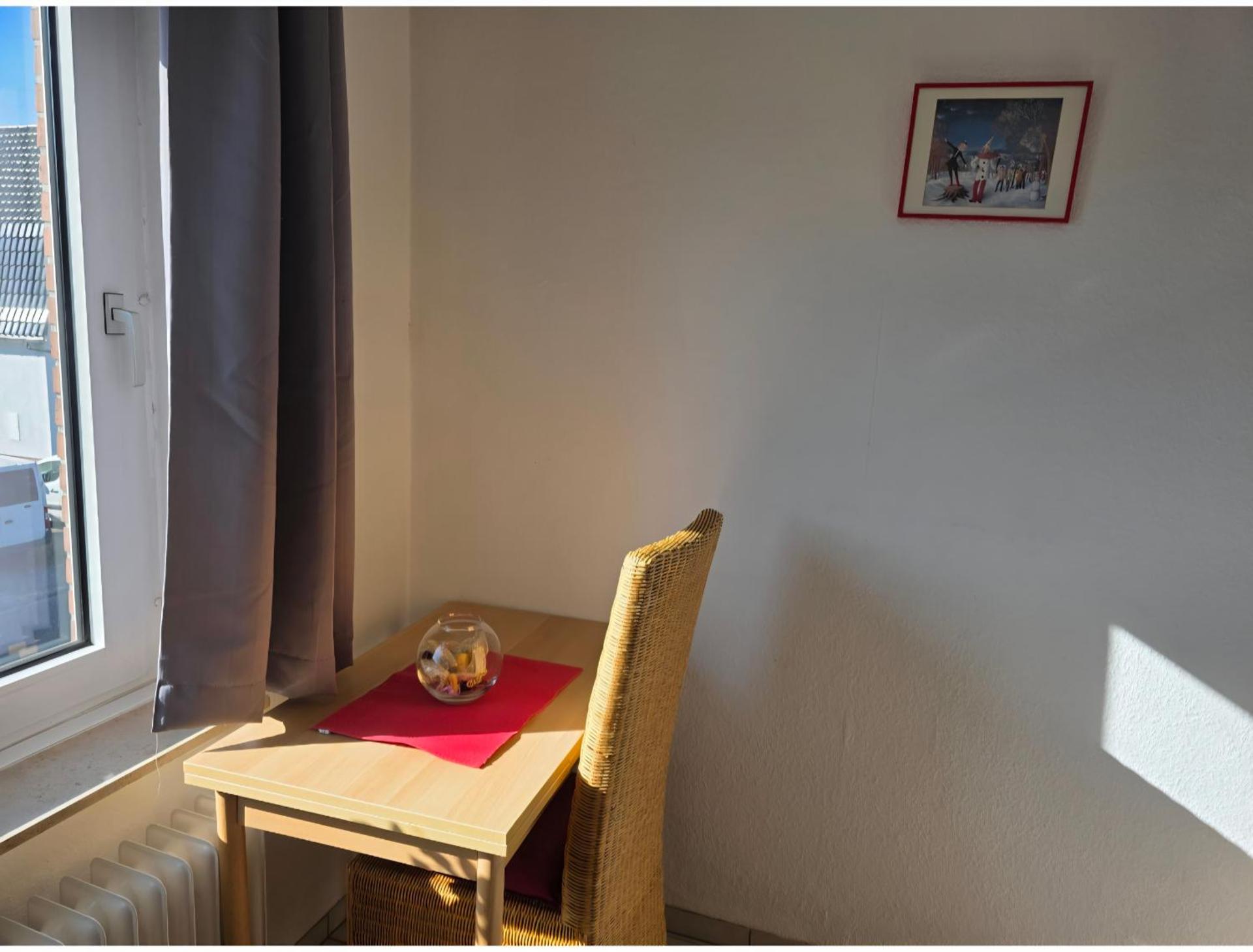 Ein bequemes Zimmer in einer ruhigen Umgebung Näher Zentrum mit gemeinsam genutzte Bad und Küchengeräte