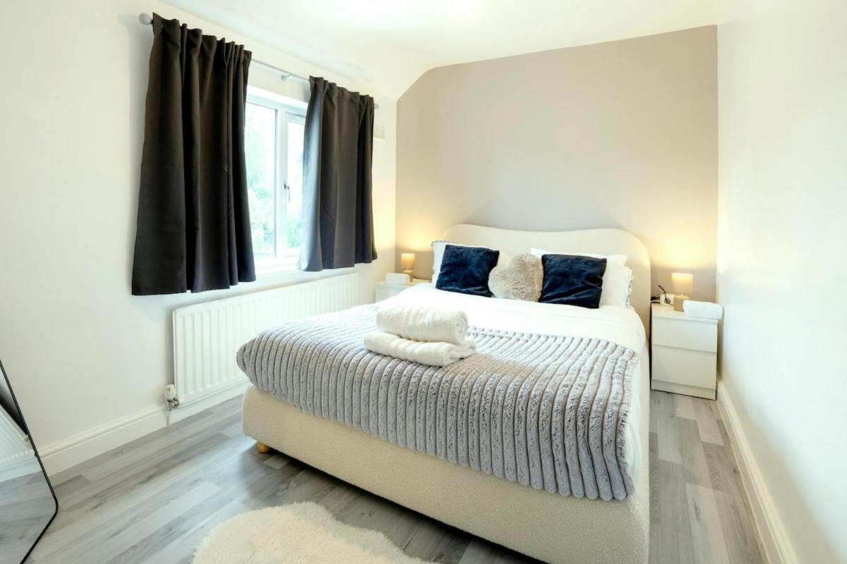 Stunning Lux 3 Bedroom home Priv Parking in Birmingham