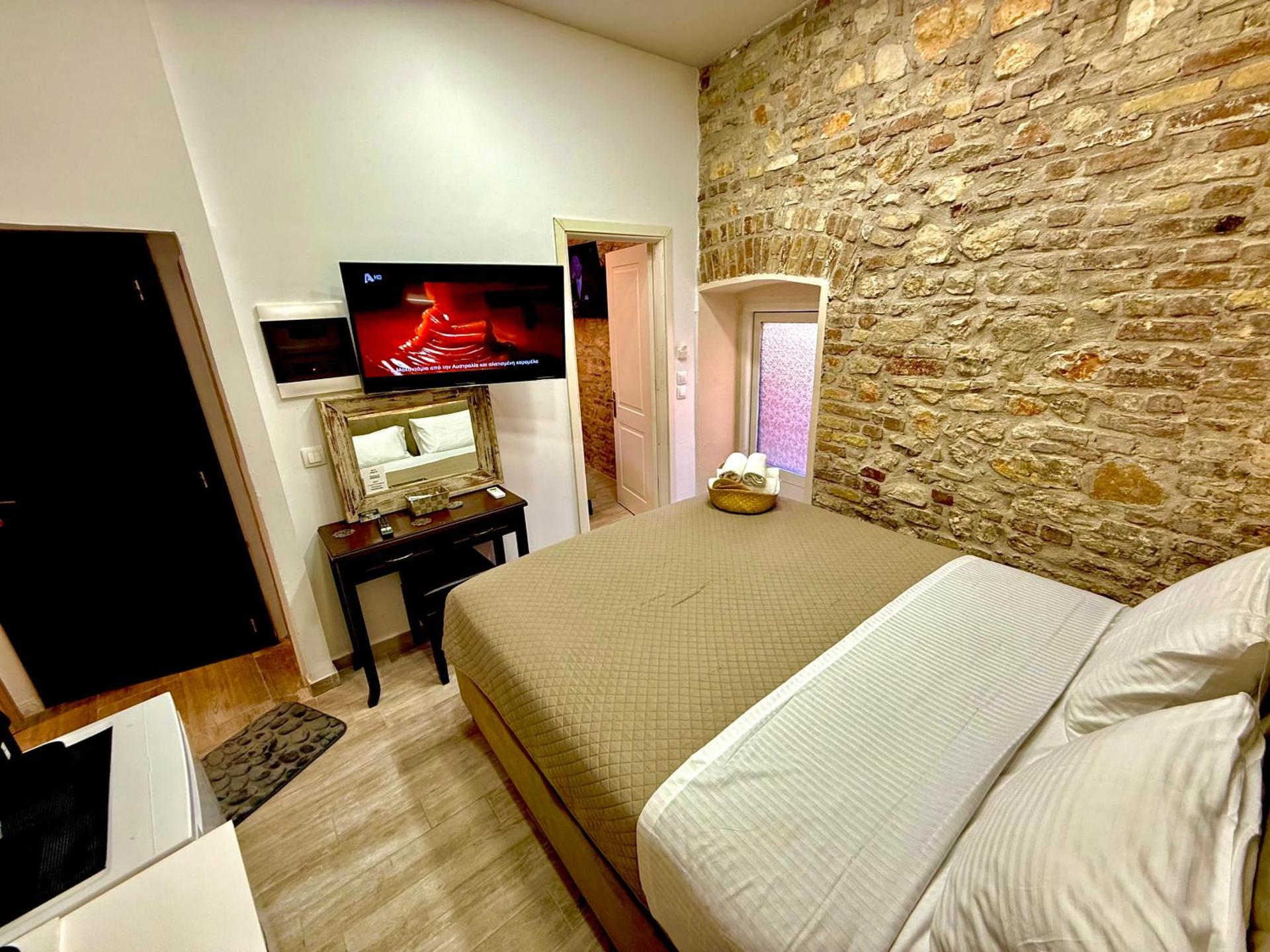 TRAVELLERS CORFU TOWN Luxury Suites, Studios & Apartments