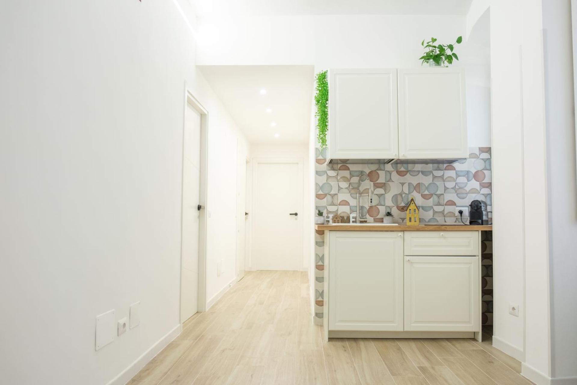 RainbHome Colourful Roman Suites