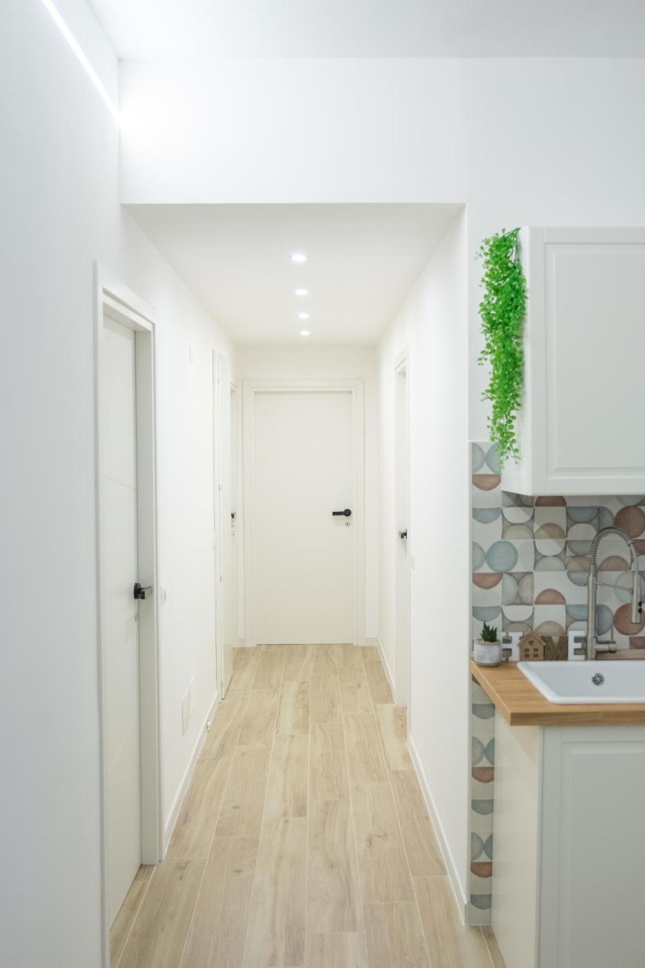 RainbHome Colourful Roman Suites