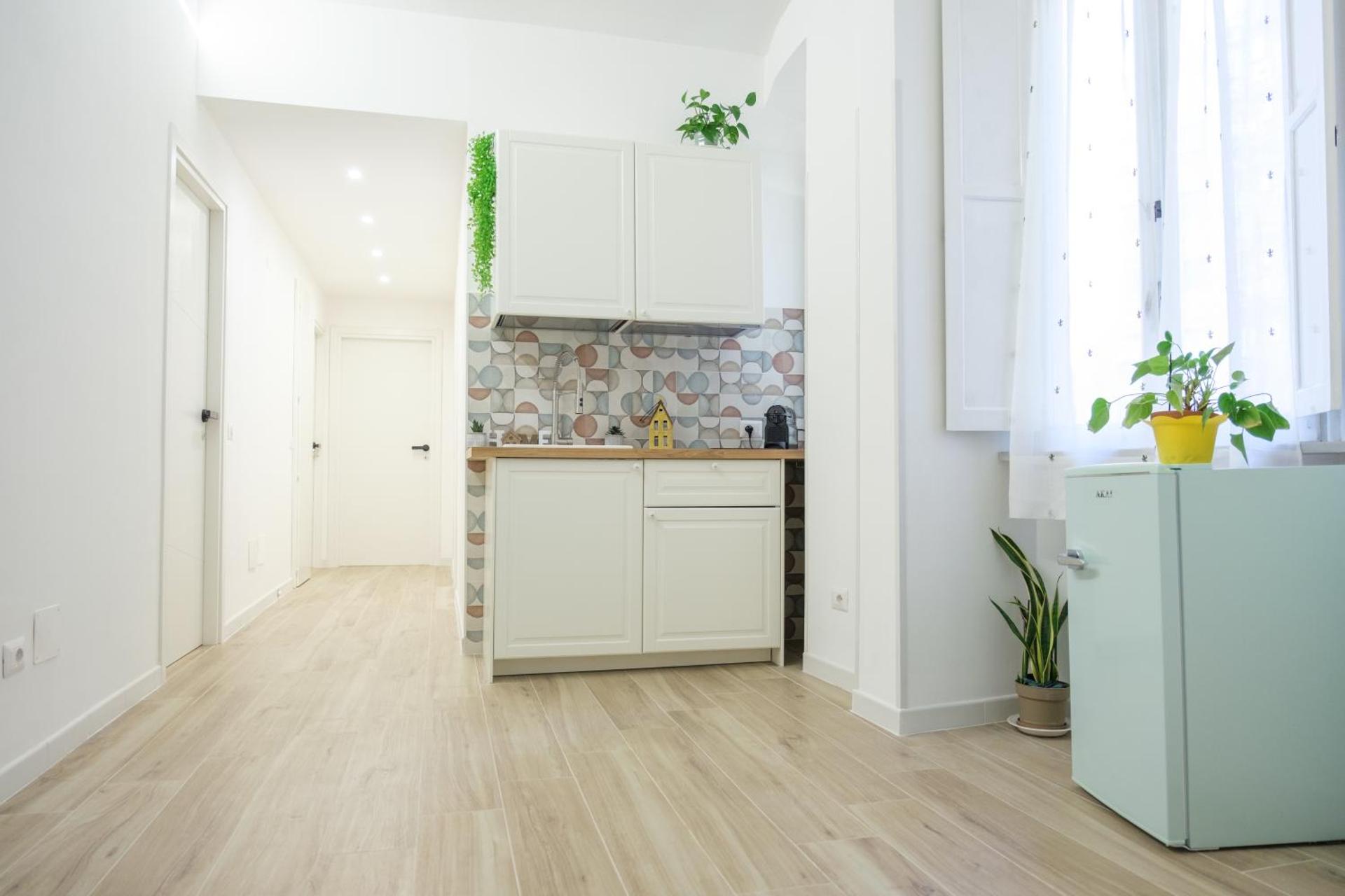 RainbHome Colourful Roman Suites