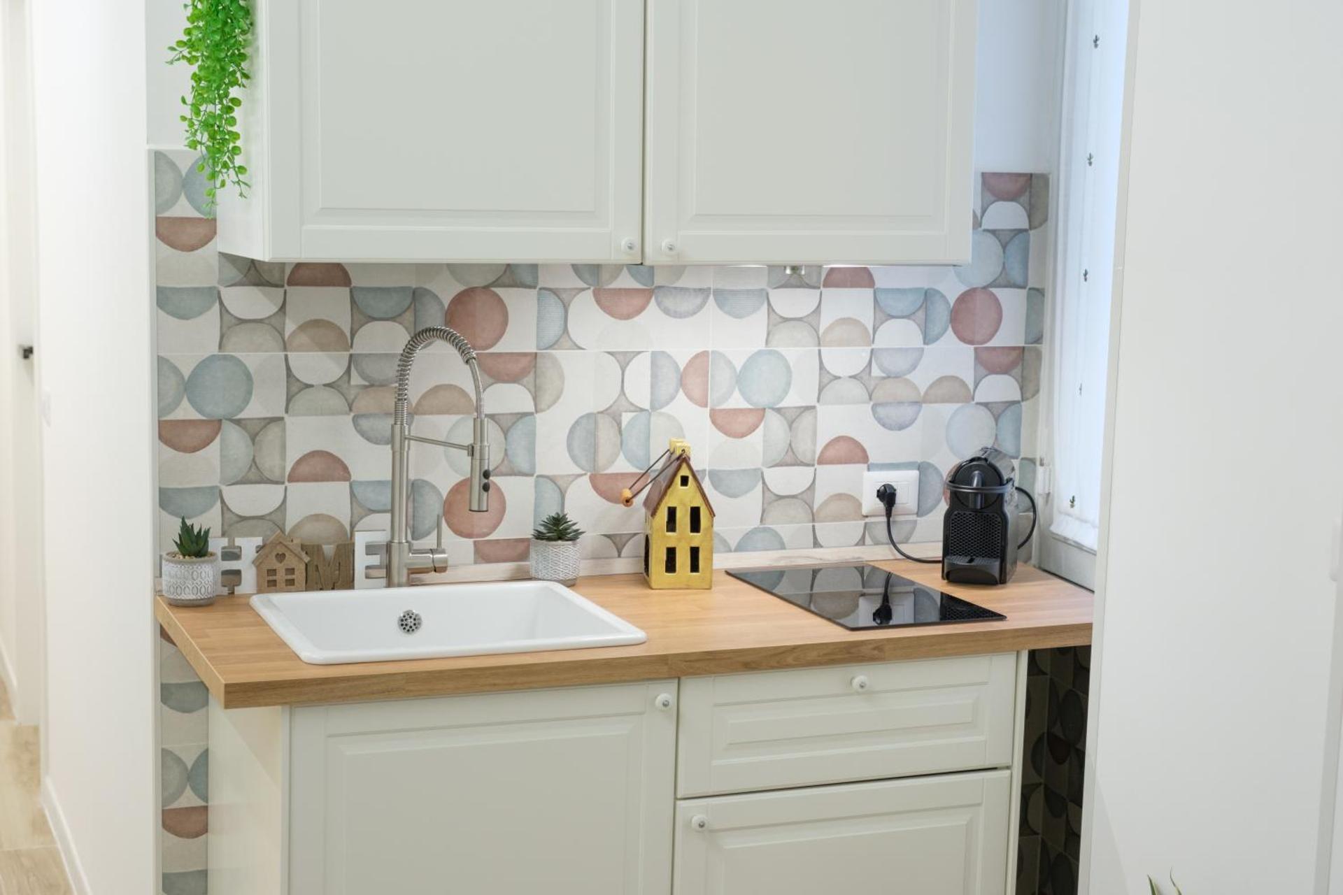 RainbHome Colourful Roman Suites