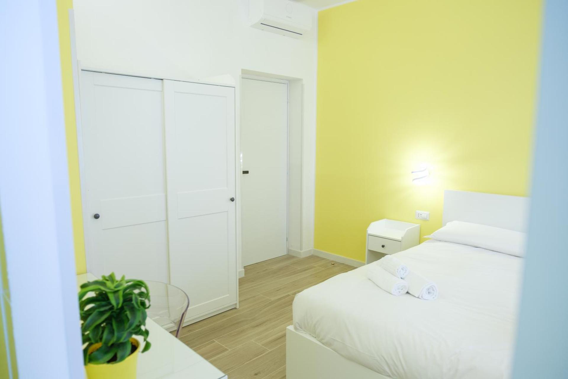 RainbHome Colourful Roman Suites