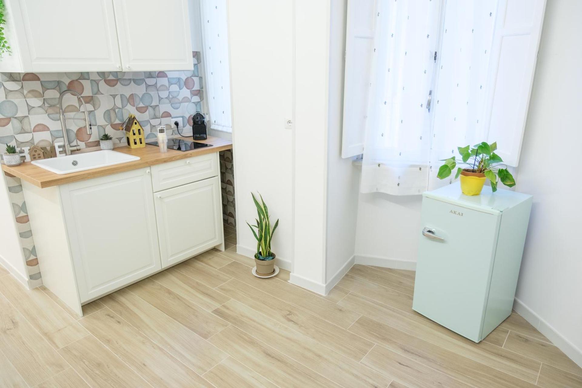 RainbHome Colourful Roman Suites