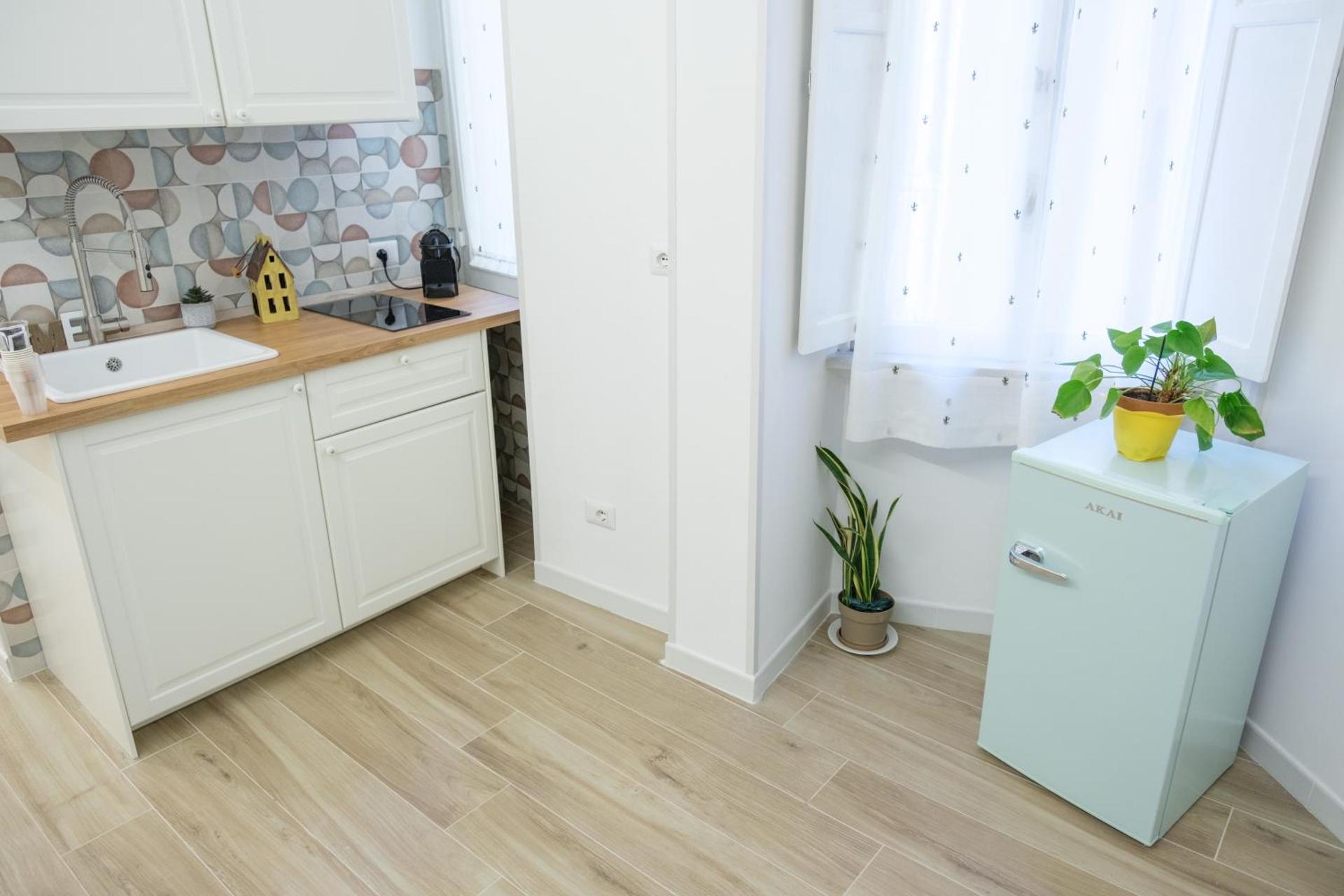 RainbHome Colourful Roman Suites