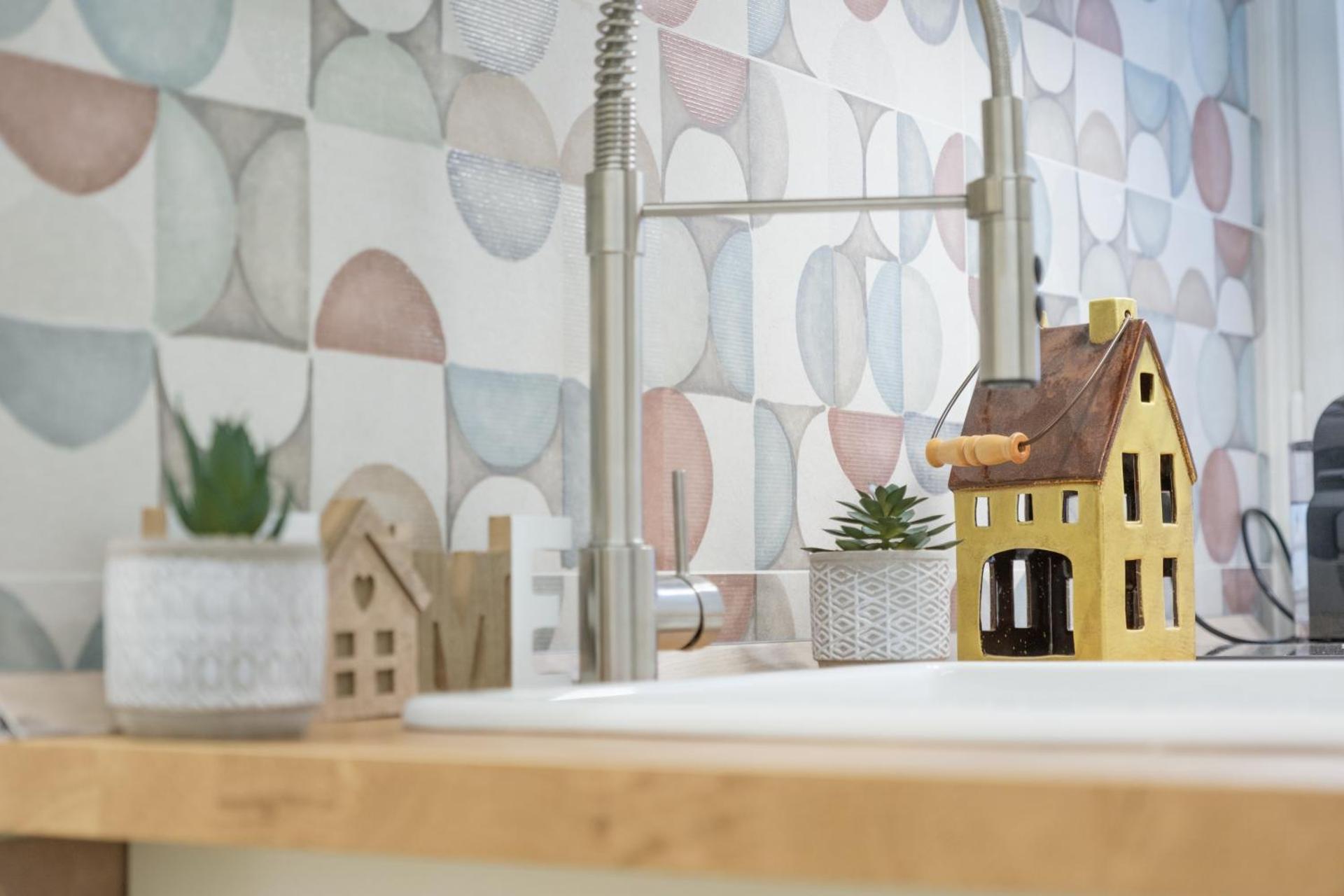 RainbHome Colourful Roman Suites