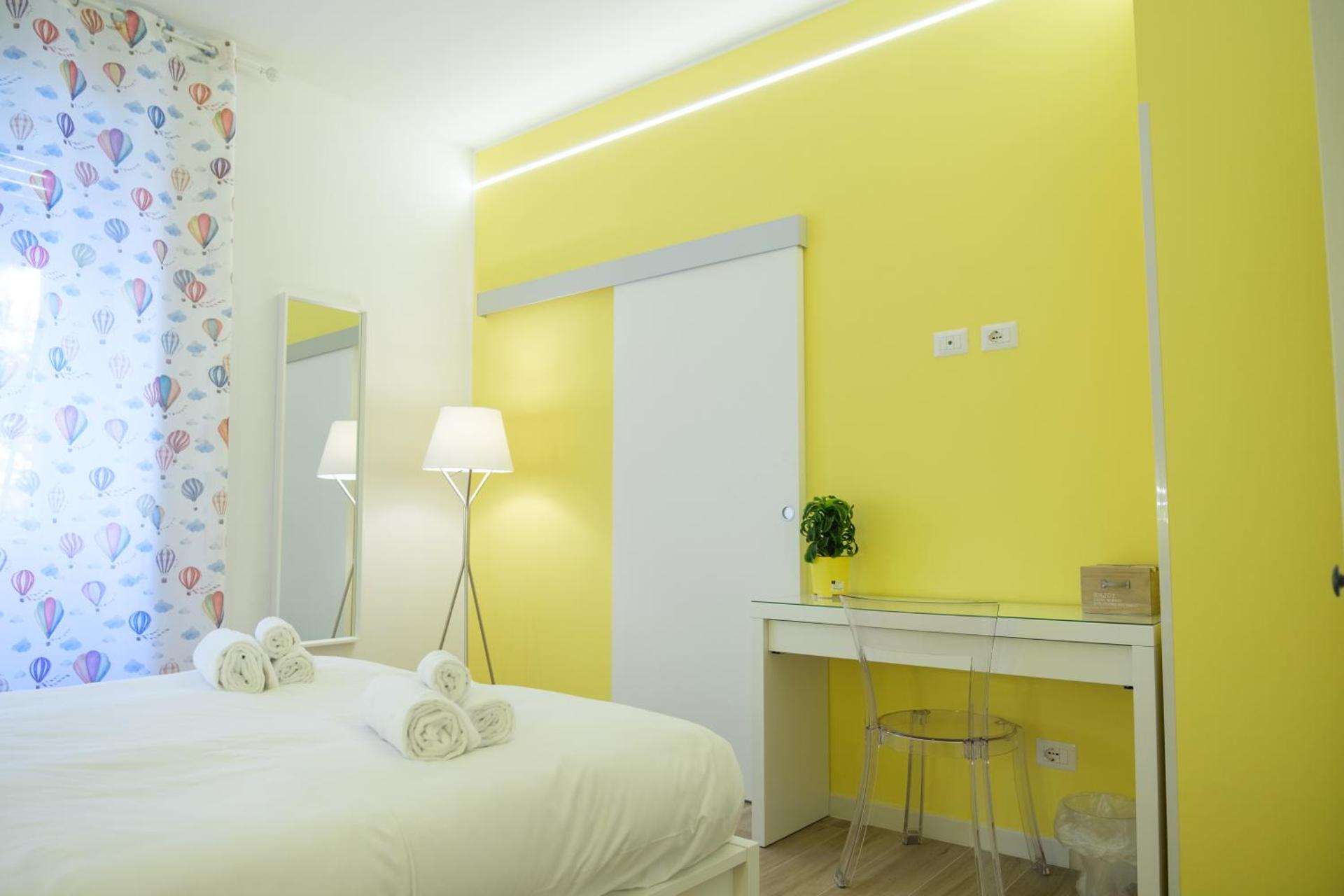 RainbHome Colourful Roman Suites