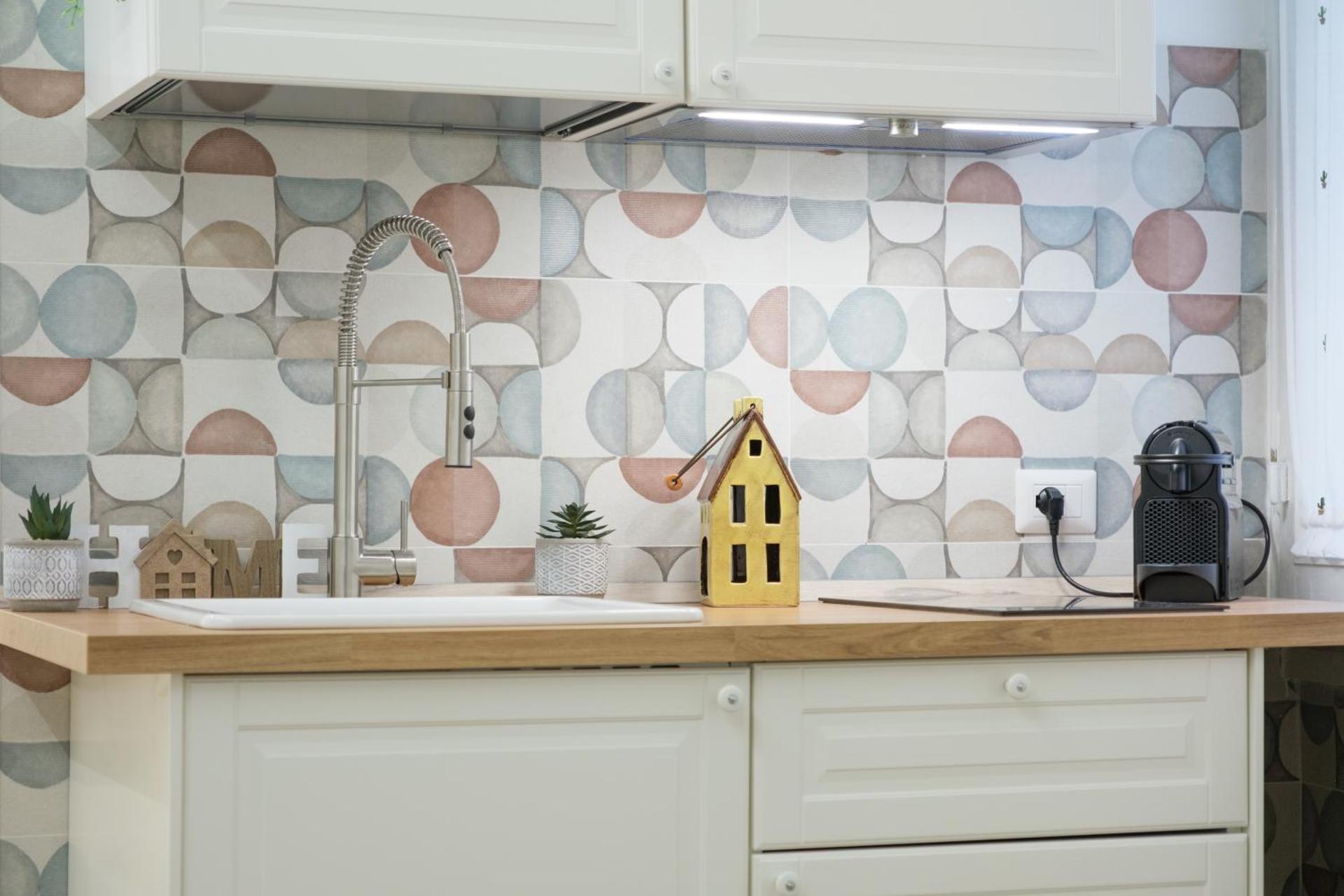 RainbHome Colourful Roman Suites