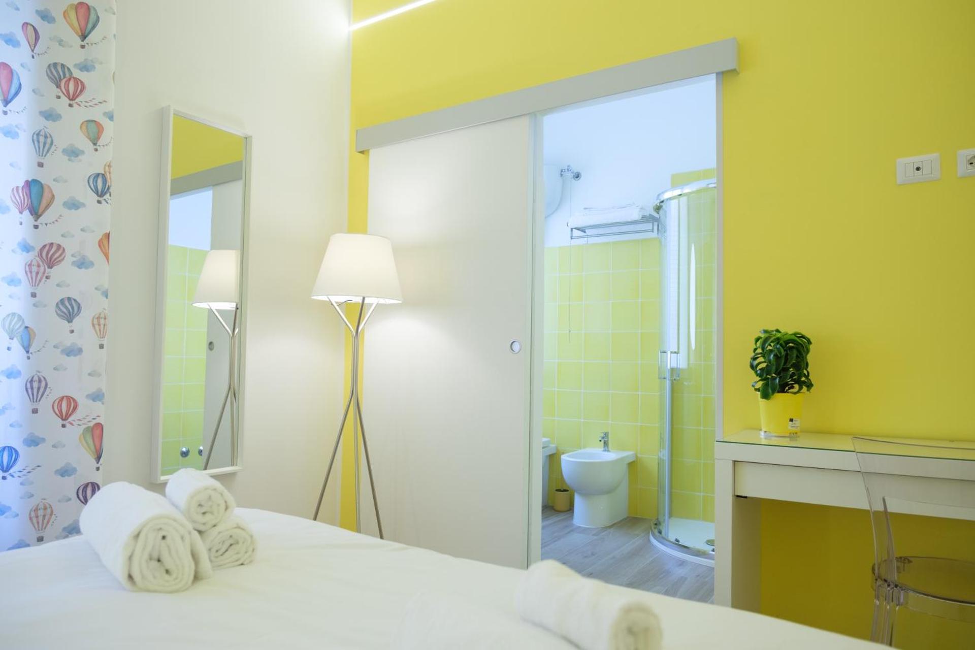 RainbHome Colourful Roman Suites