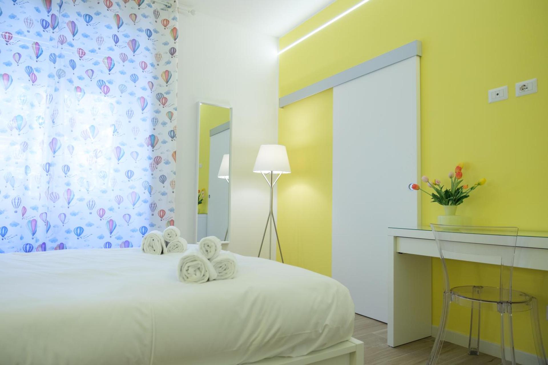 RainbHome Colourful Roman Suites