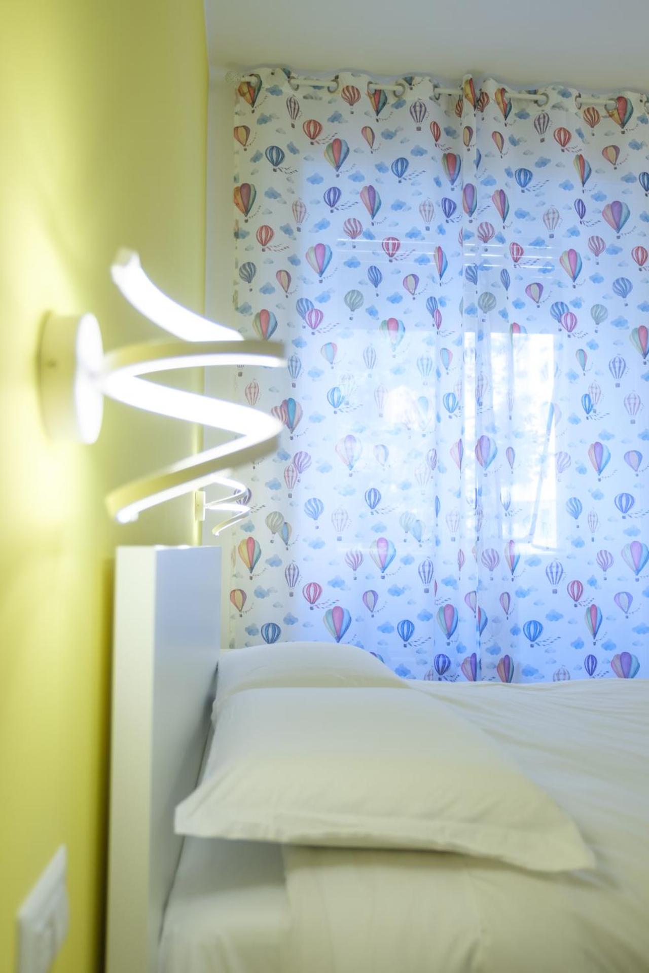 RainbHome Colourful Roman Suites