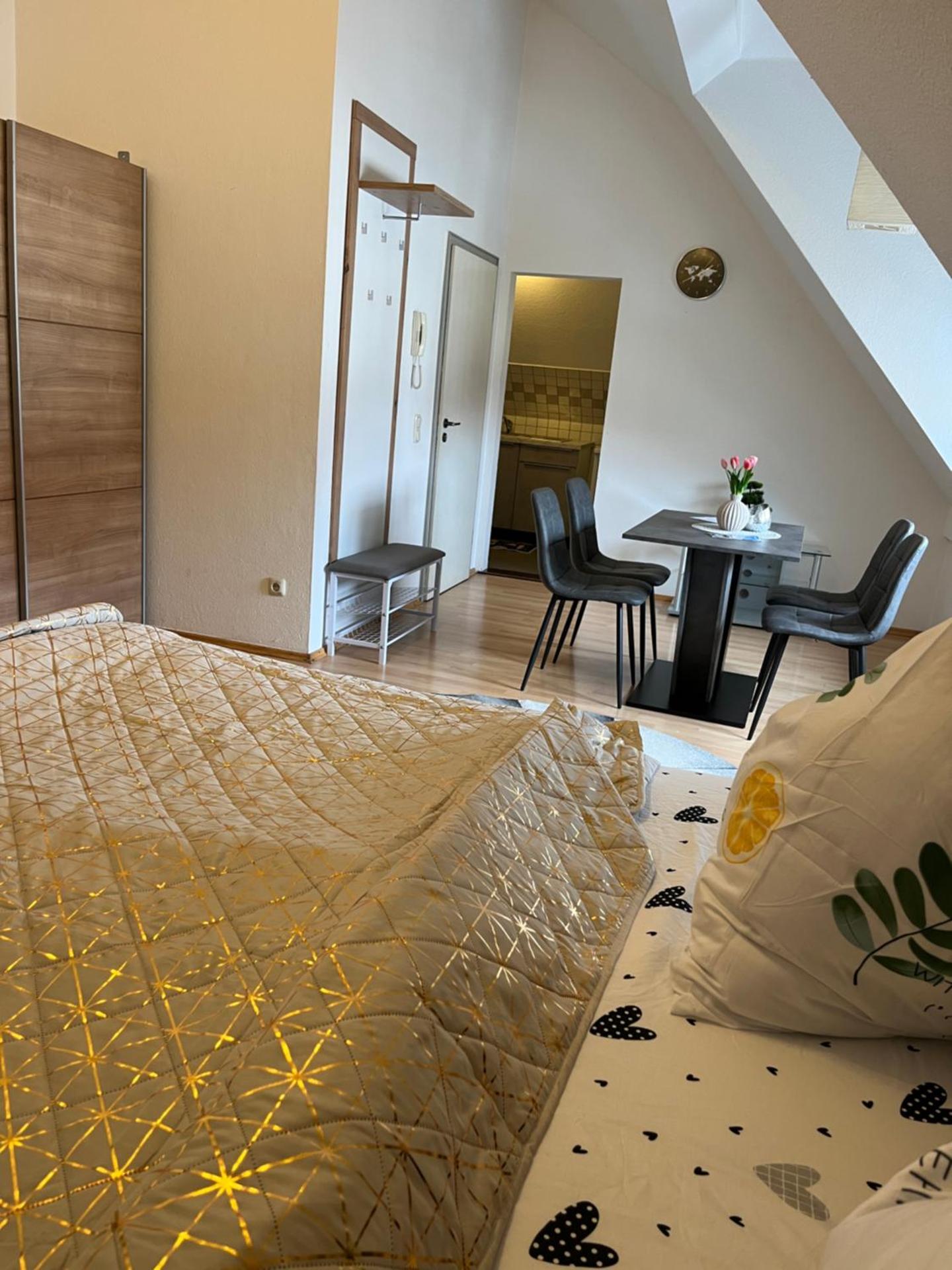 Zimmer zum vermieten direkt an der Donau und am Schloss