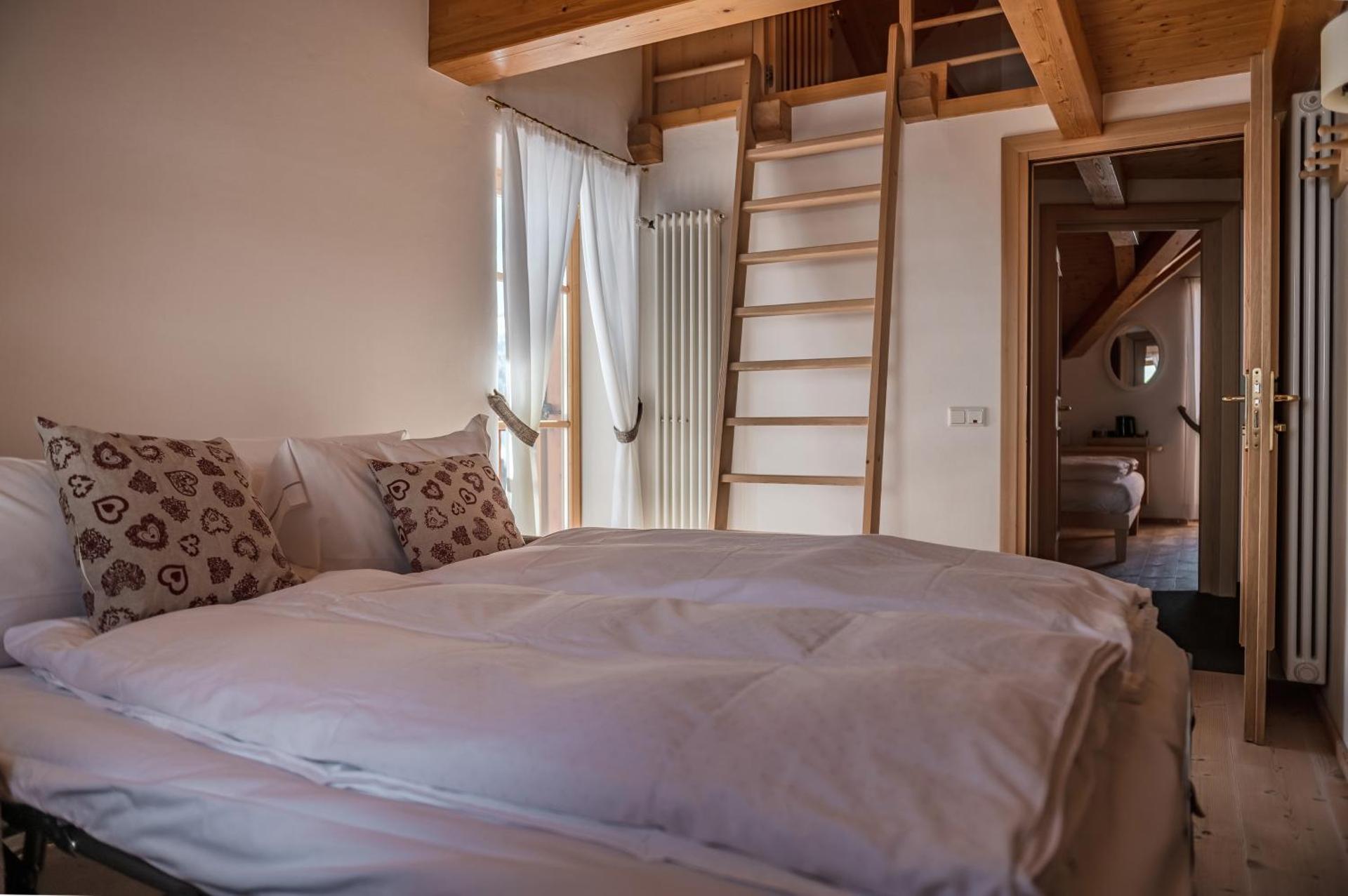 Quadruple Room with Mountain View