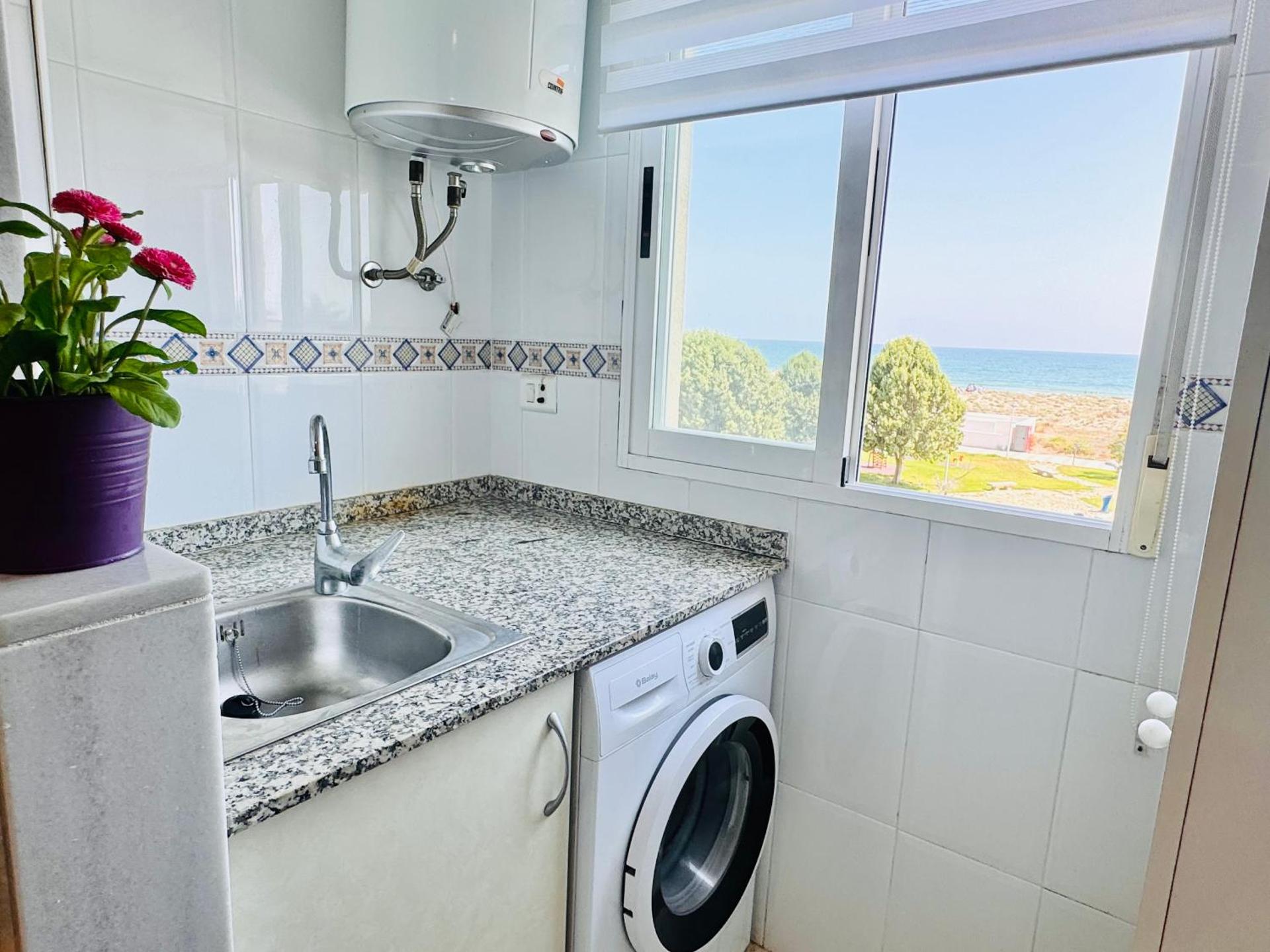 .Apartamento 1a linea de playa + piscina + parking DAIMUS