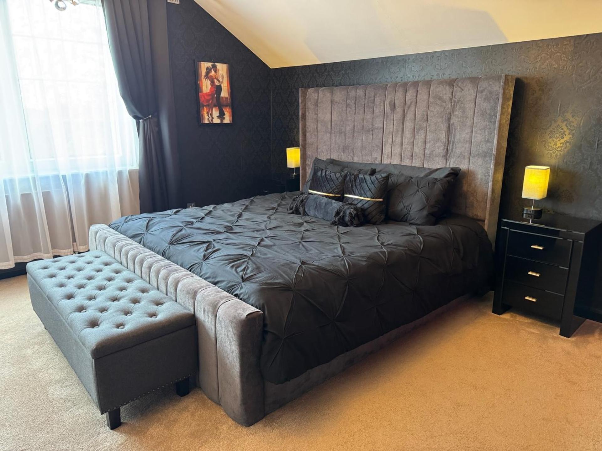 FINN VILLAGE Loch Lomond Villa - THE BLACK ROOM with Private Jacuzzi-Style Bath