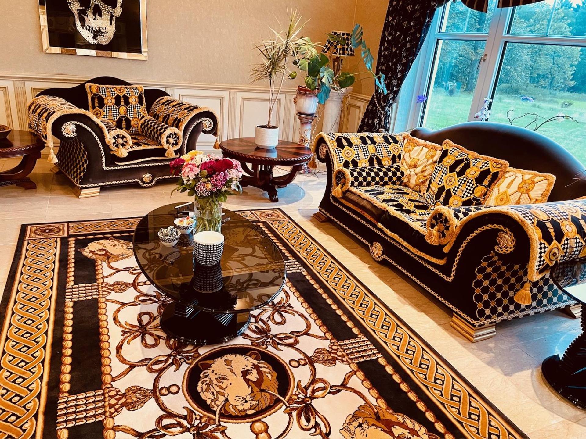 FINN VILLAGE Loch Lomond Villa - THE BLACK ROOM with Private Jacuzzi-Style Bath