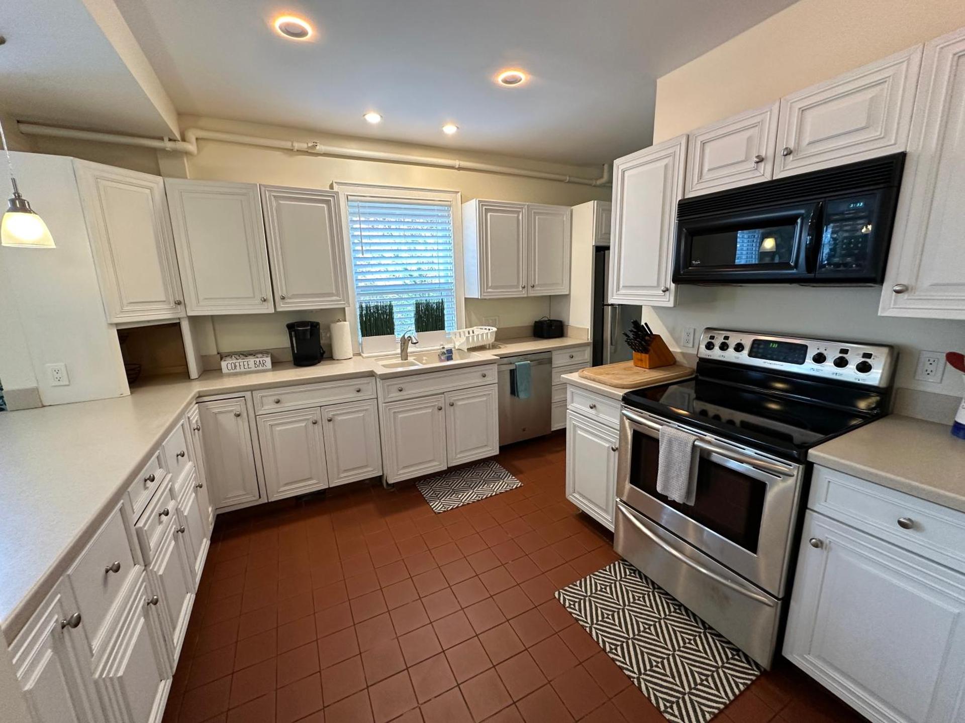 Charming Victorian Home Downtown Newport