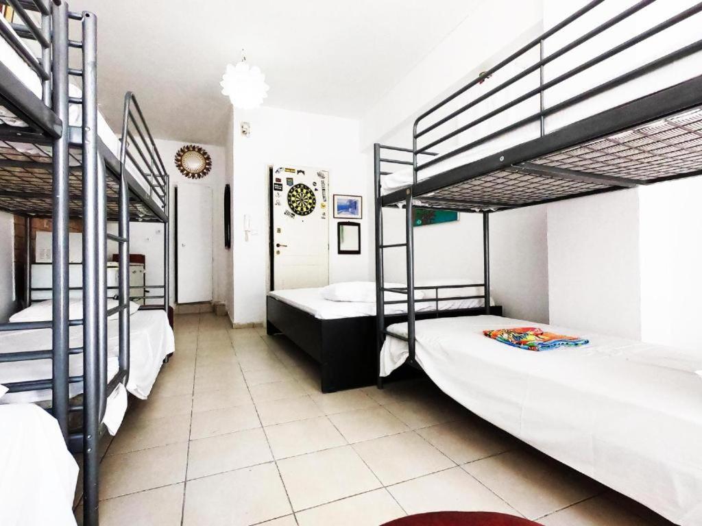 Acropolis views in Monastiraki square