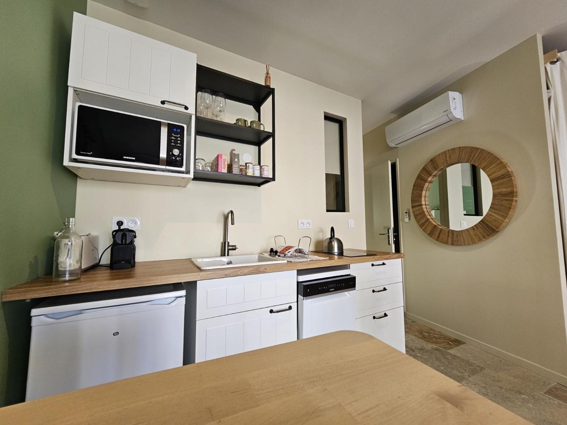 Kitchen or kitchenette