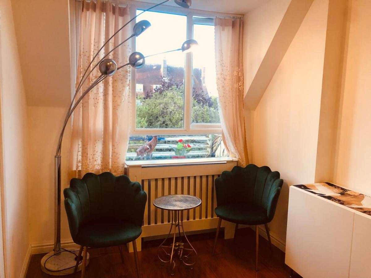 London Central 4 bed House with Garden