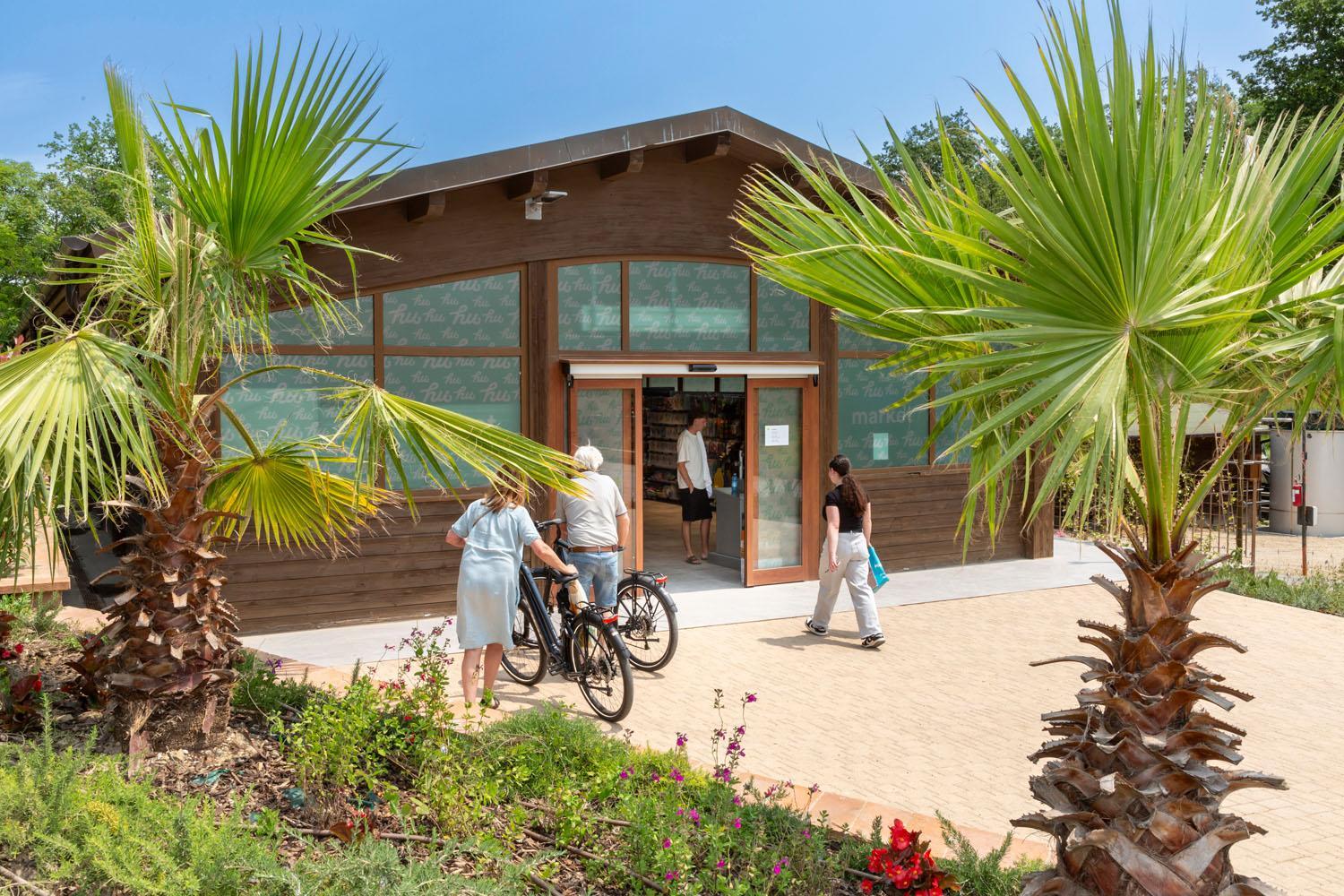 Supermarket/grocery shop