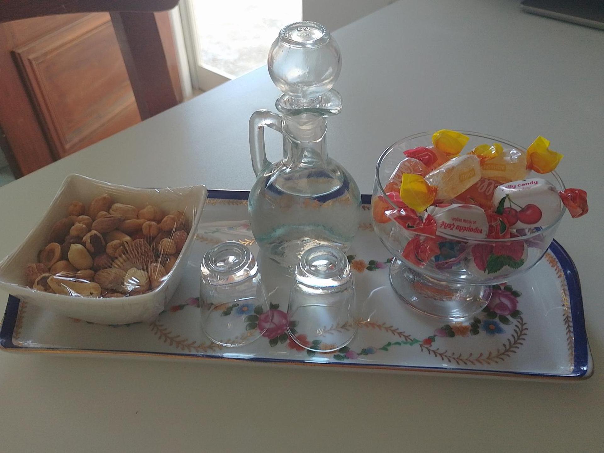 Carob Tree apartment, Tris Ekklisies