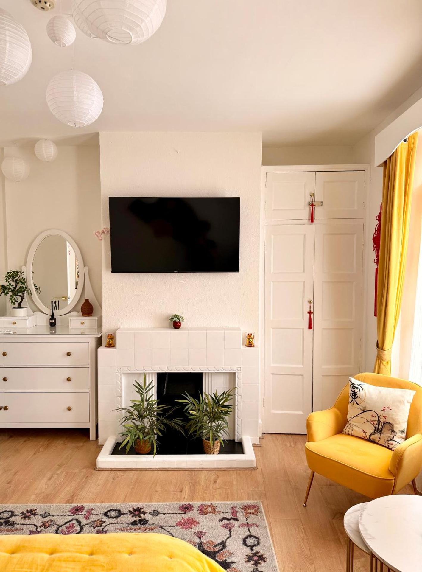 Candy Cafe Apartment