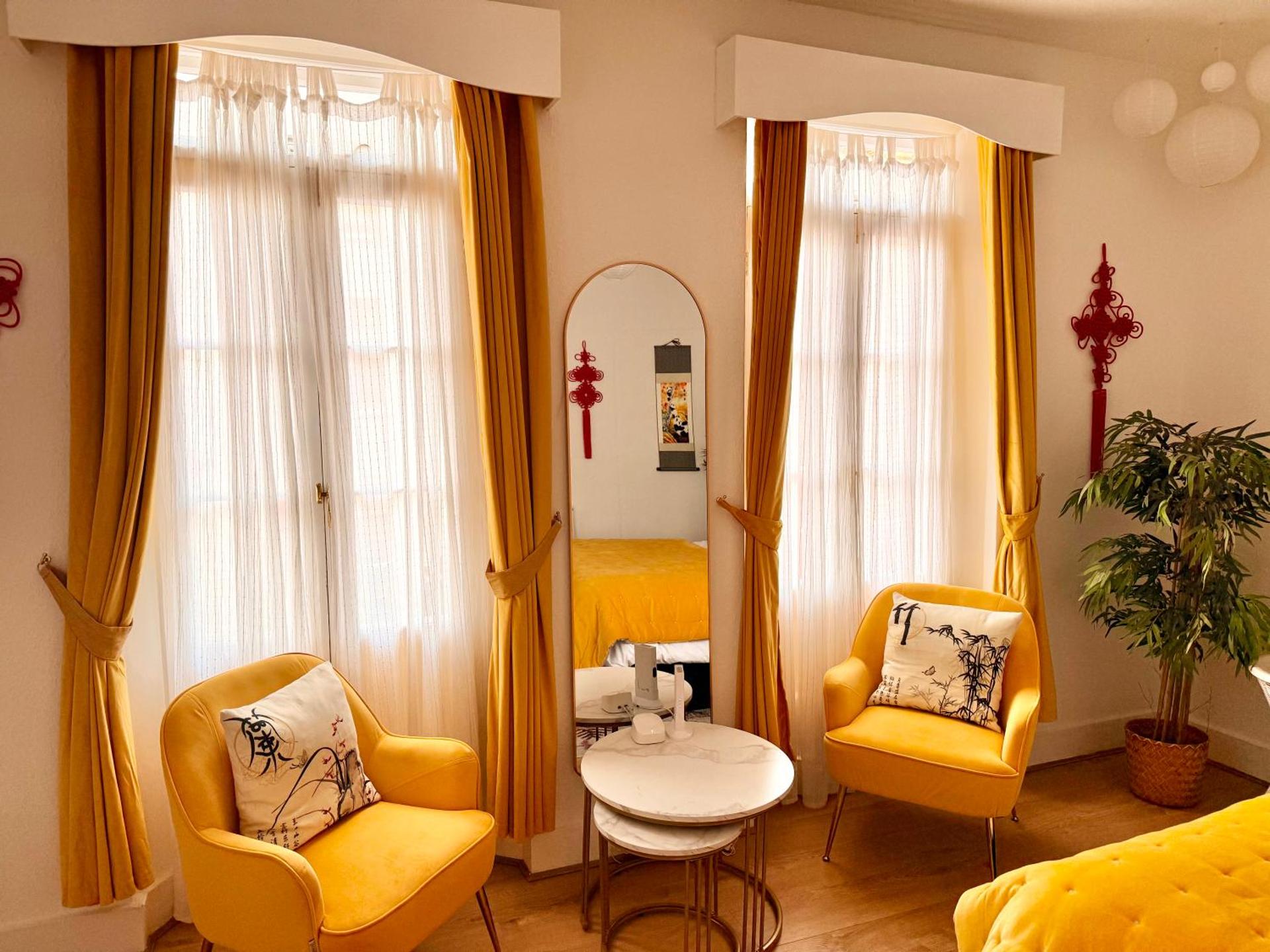 Candy Cafe Apartment