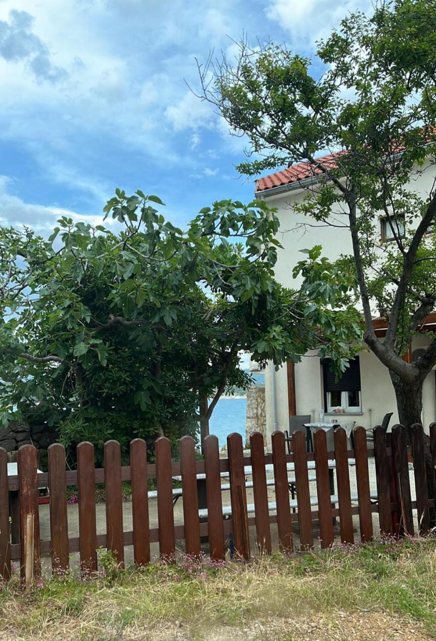 Apartment Gaga and Nia