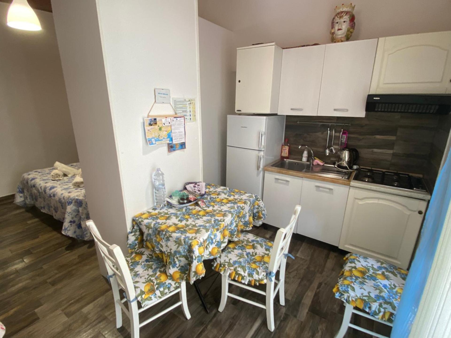 Lipari Centro Storico 5 mins from port Casa Celeste