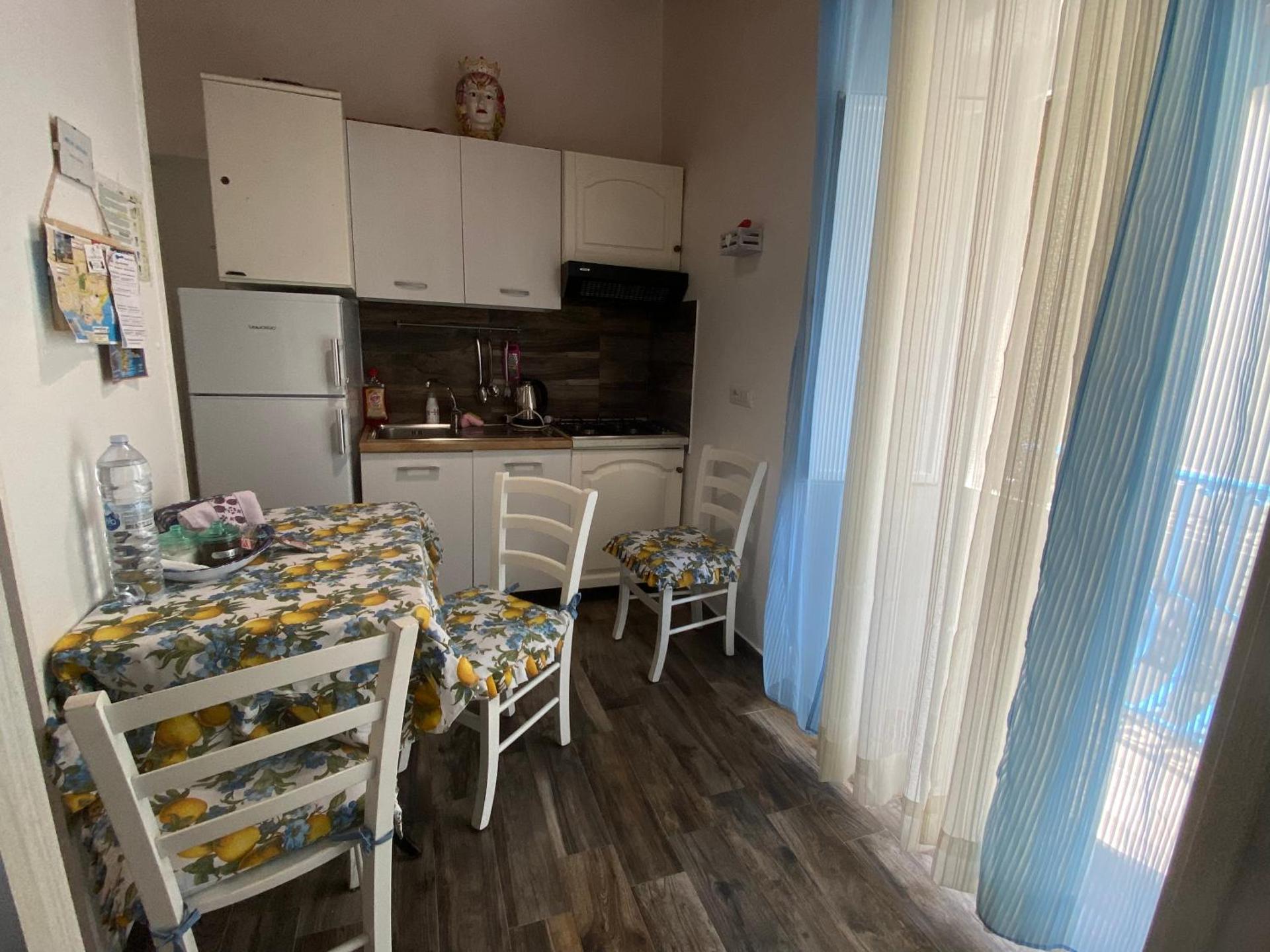 Lipari Centro Storico 5 mins from port Casa Celeste