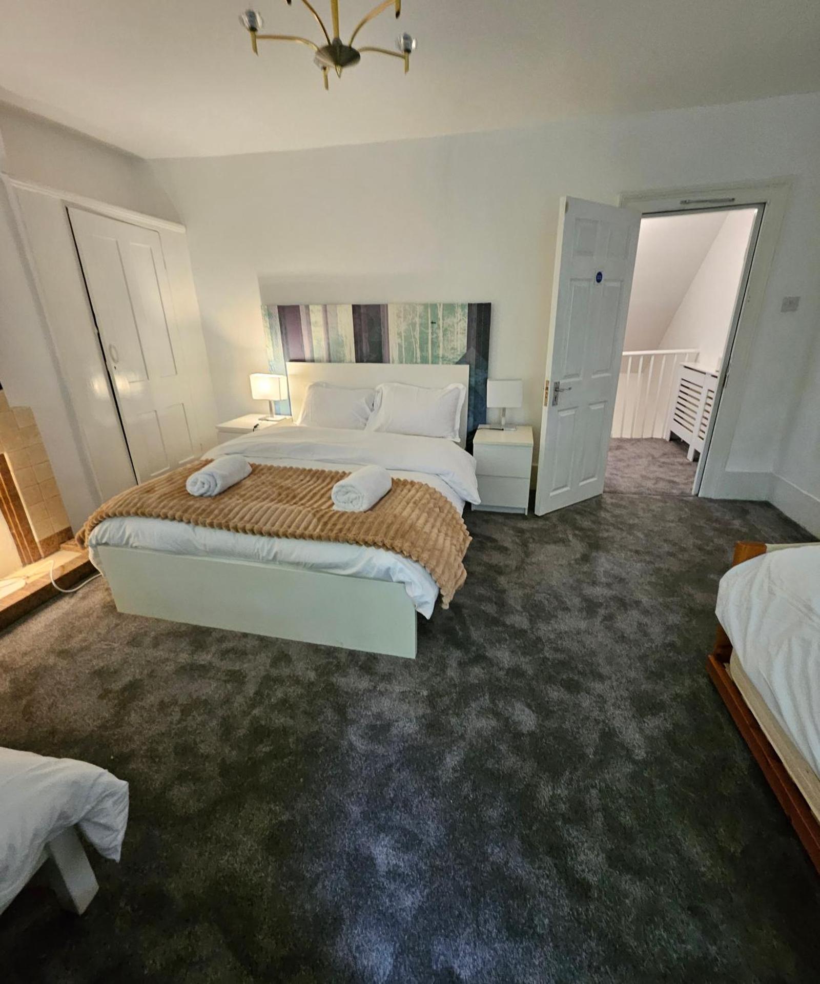 Waterloo London , Haru Residence can sleep up to 8ppl