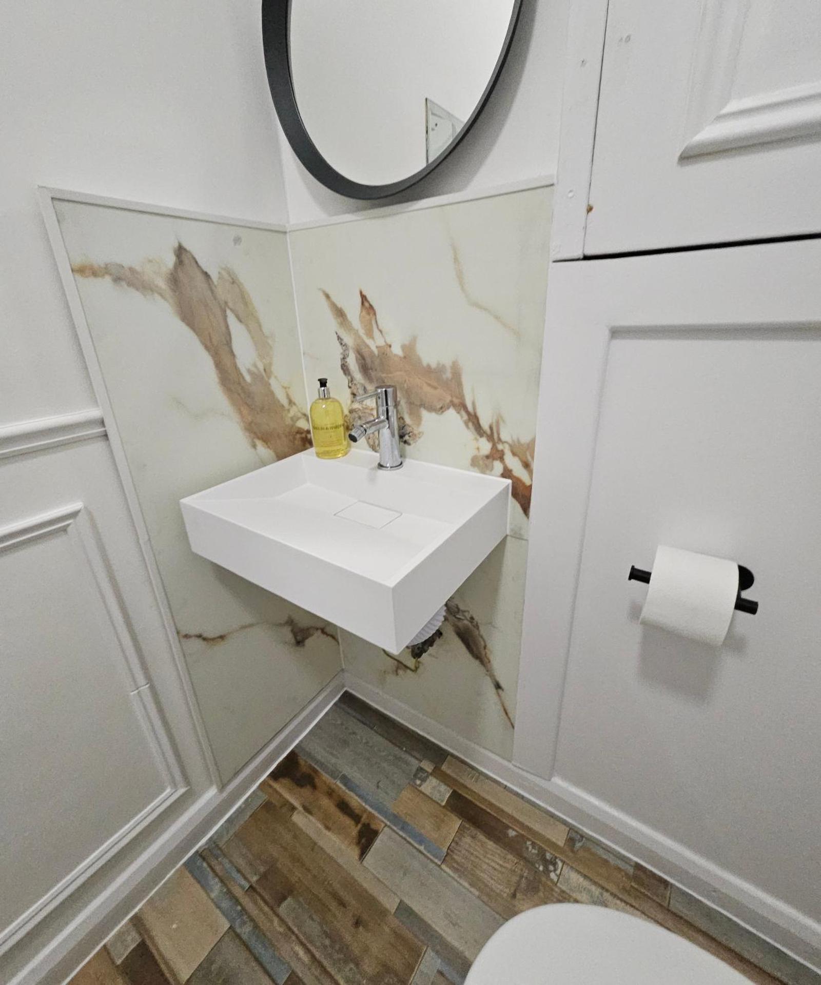 Waterloo London , Haru Residence can sleep up to 8ppl