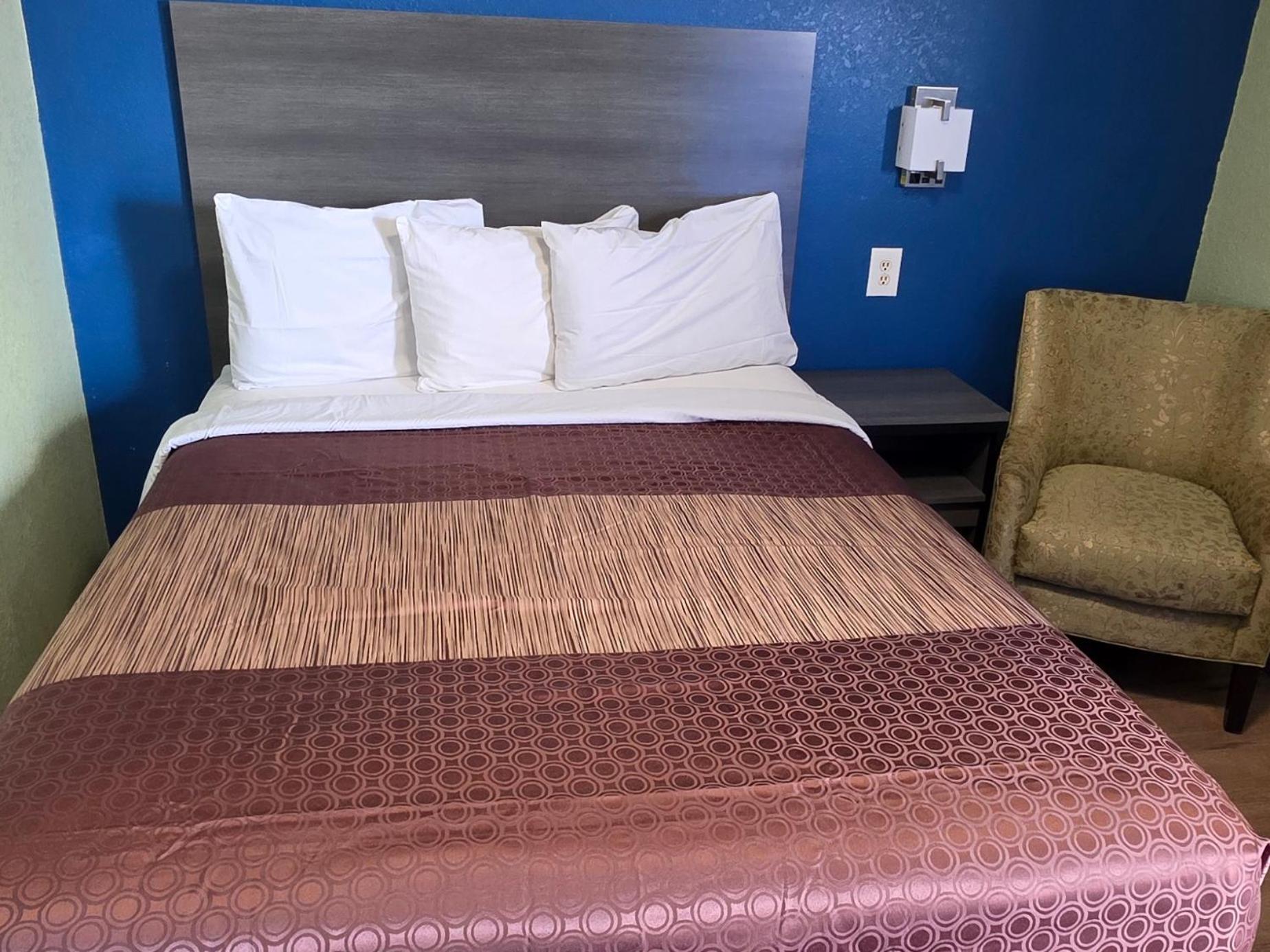 Queen Room - Smoking