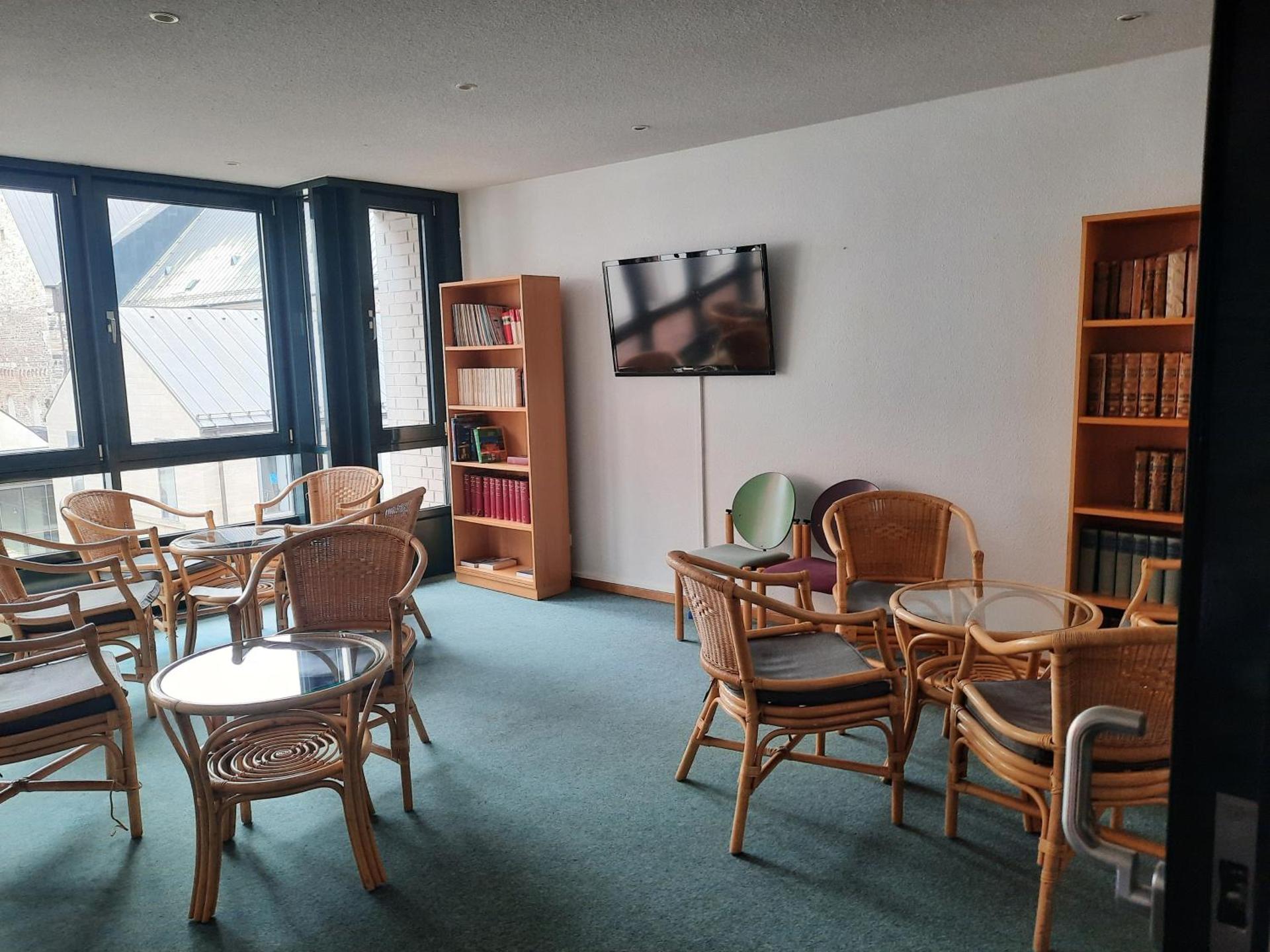 Communal lounge/ TV room