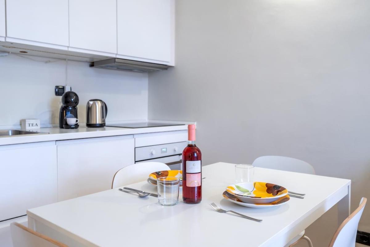 A 400m dalla metro con WiFi più parcheggio privato bici