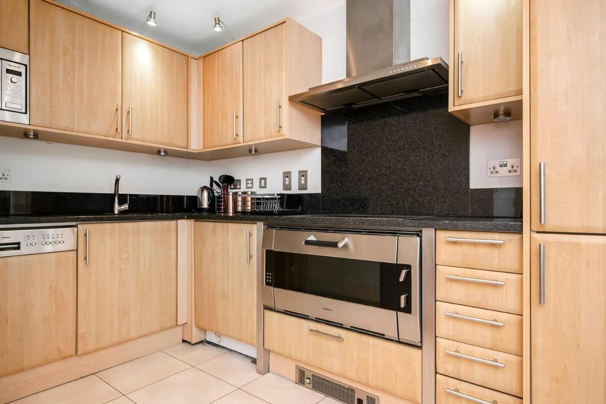 Central 2 bed with Large Terrace