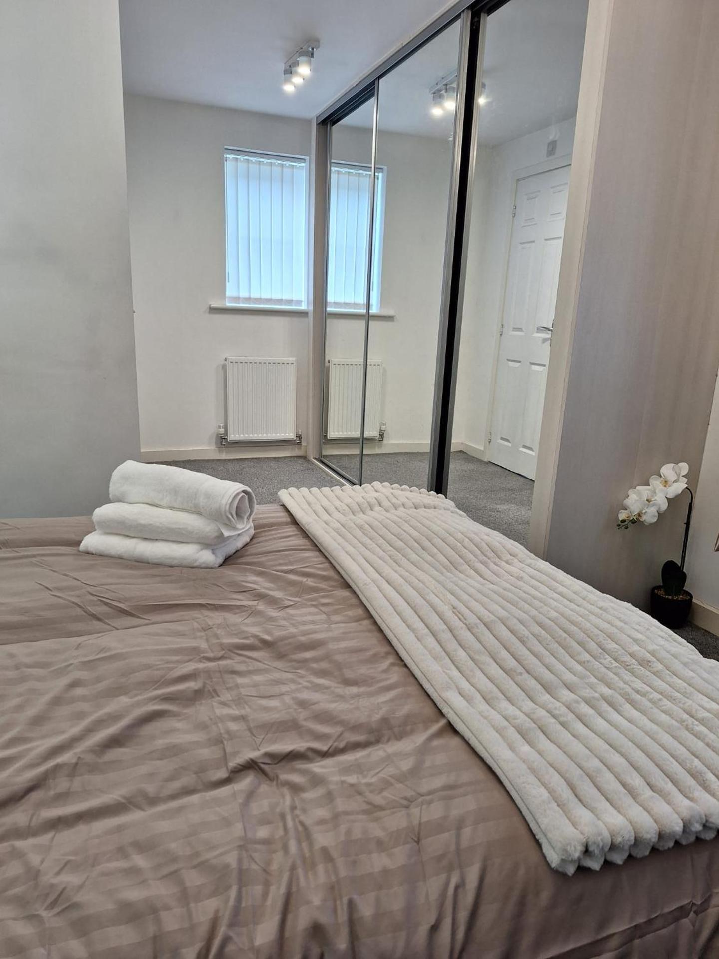 Lavish Lodge - Perfect for couples, families and contractors!