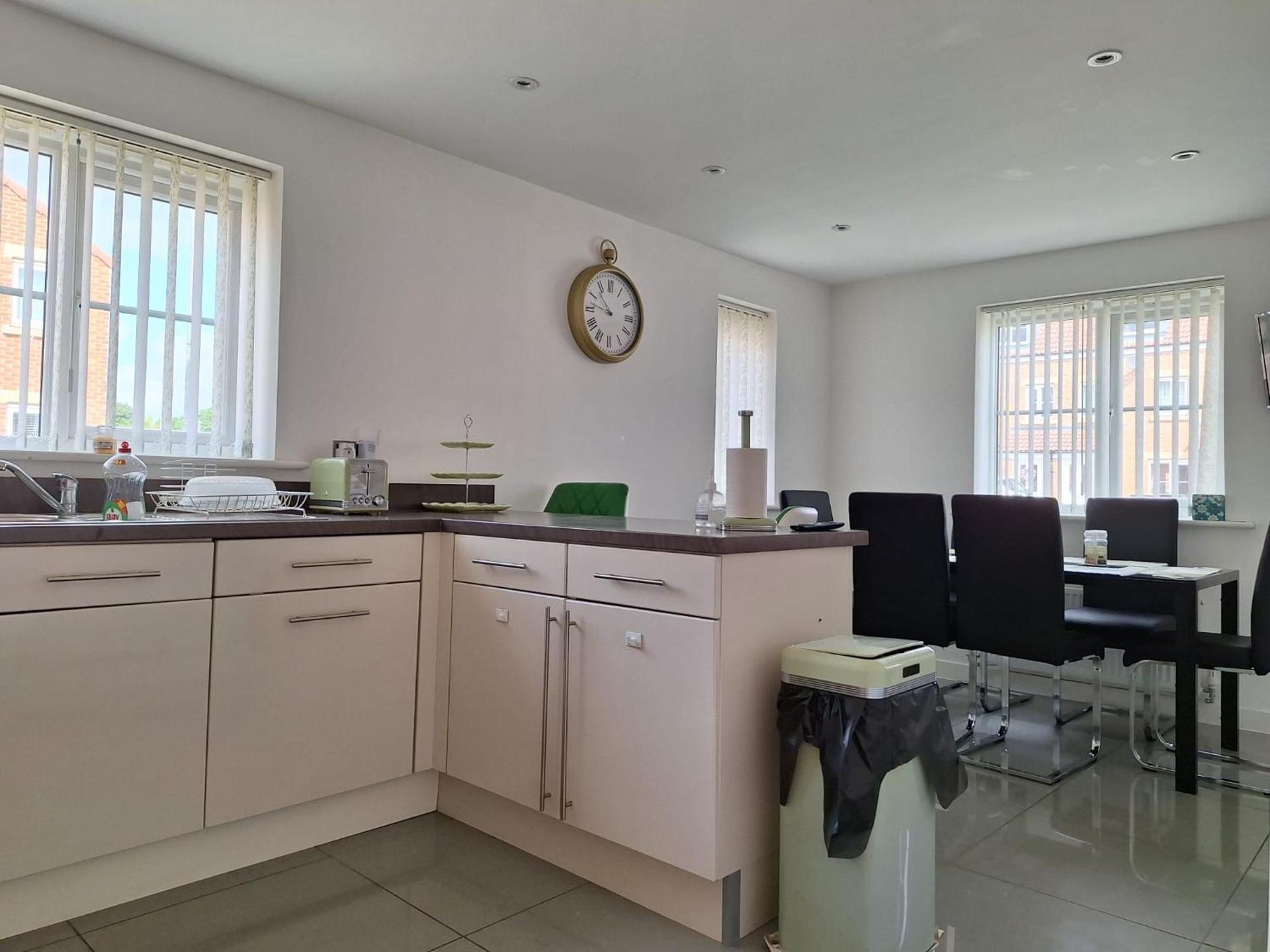 Lavish Lodge - Perfect for couples, families and contractors!