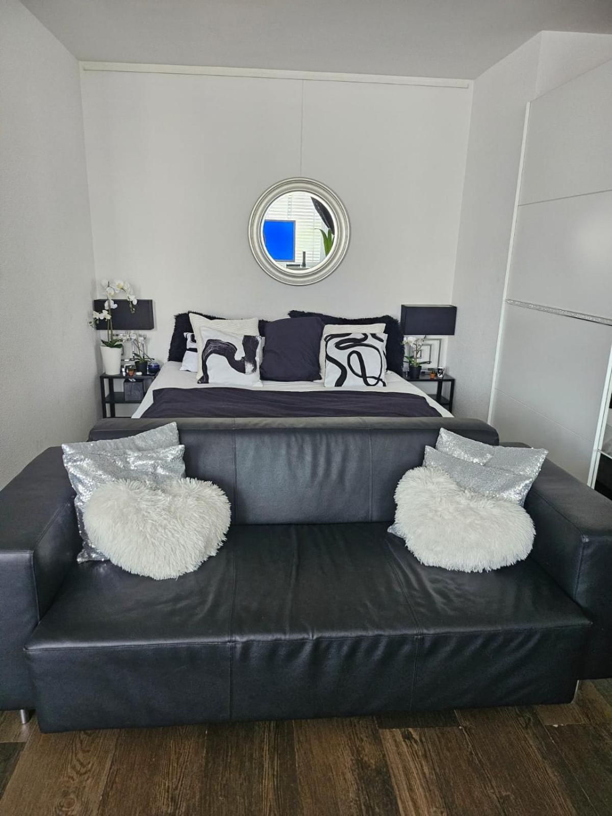 Executive Suite Top Location & Fast Free Wi-Fi & AC & Parking