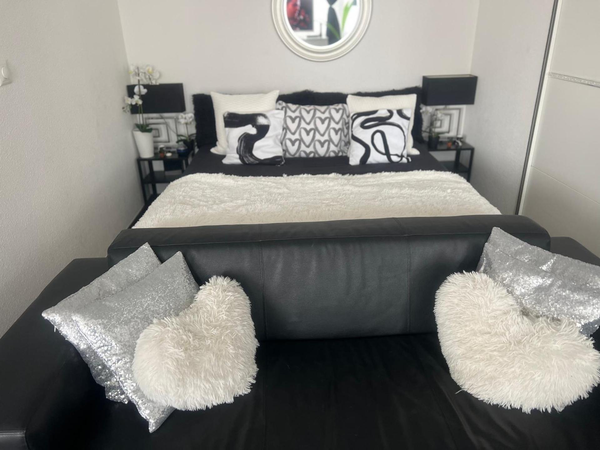 Executive Suite Top Location & Fast Free Wi-Fi & AC & Parking