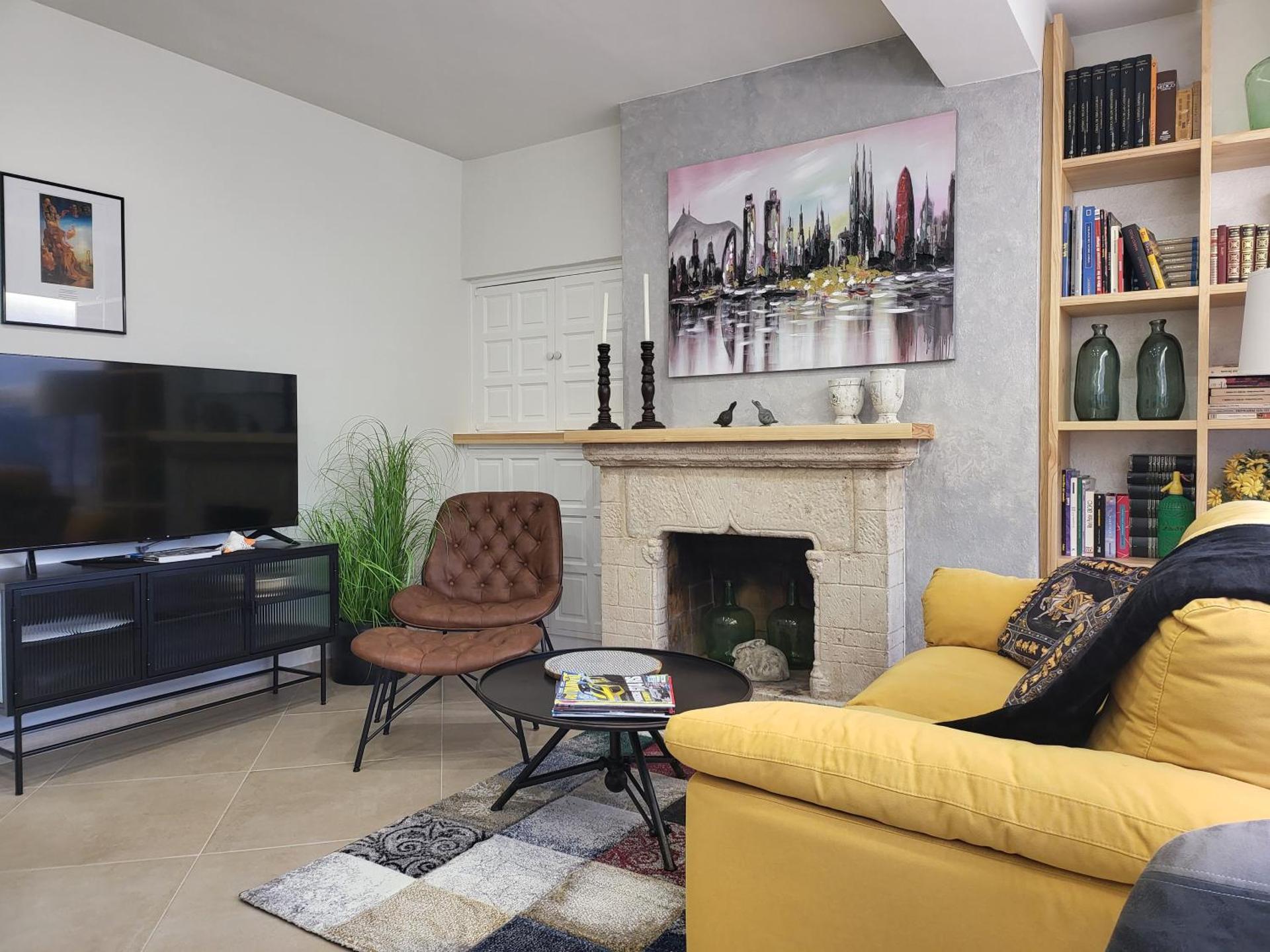 Communal lounge/ TV room