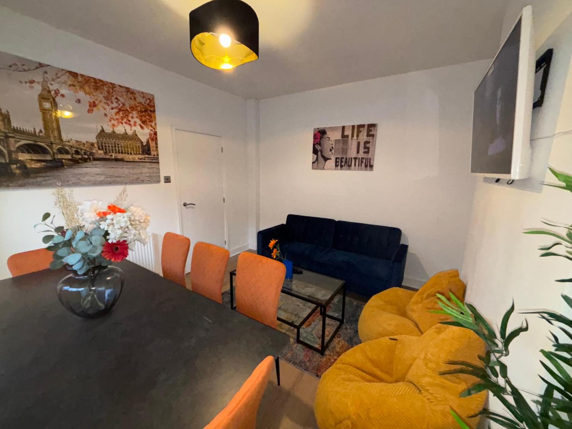 Communal lounge/ TV room