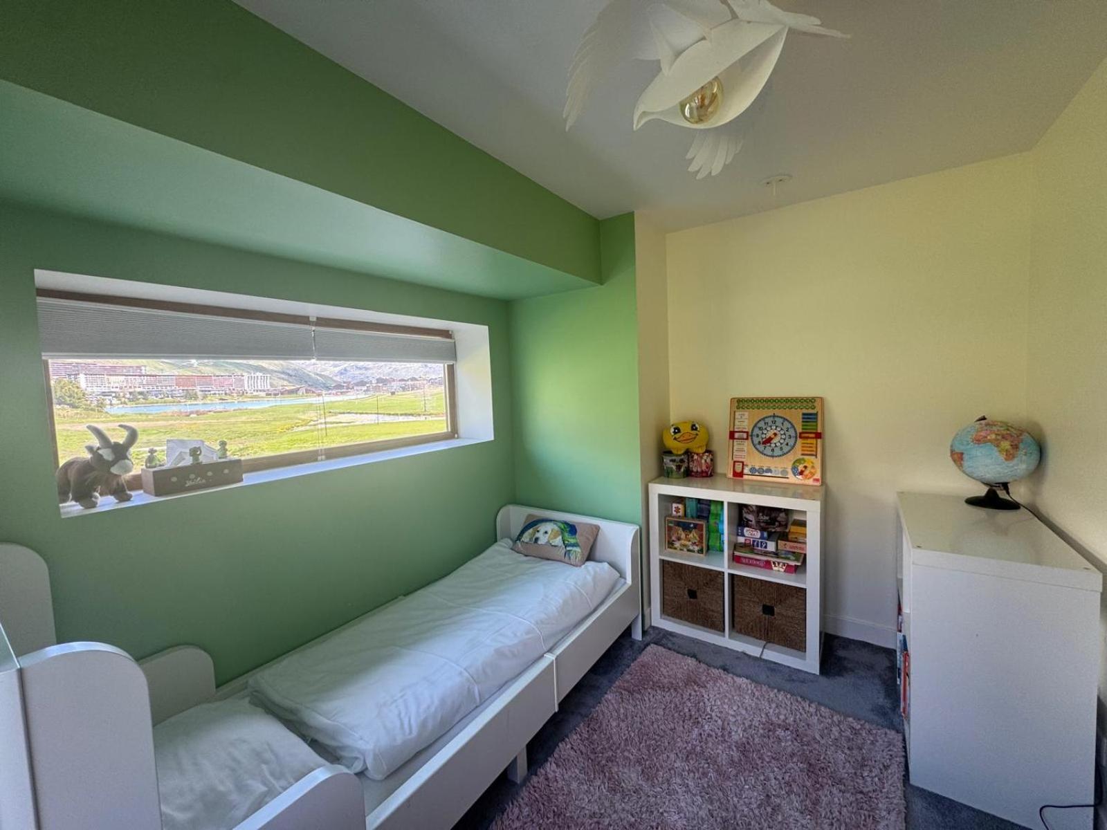 Dans Chalet aux Chartreux - T4 Duplex 100m2 traversant Vue Lac - Fibre, Golf