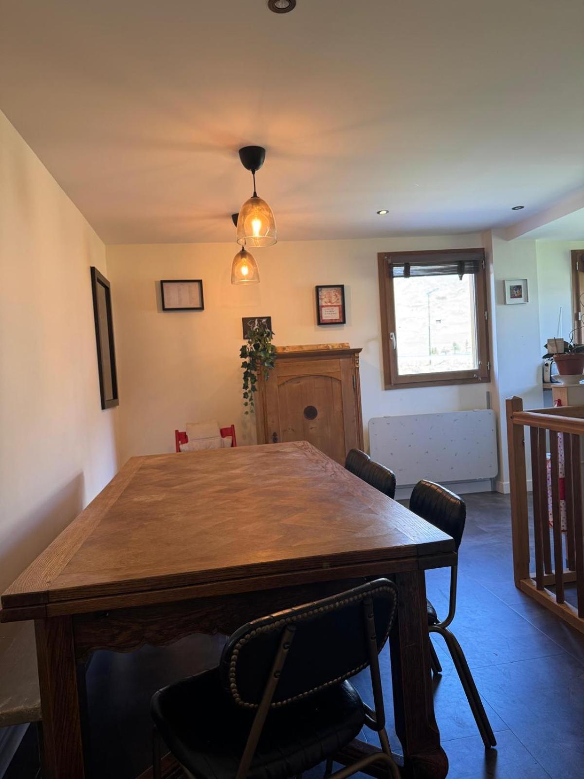 Dans Chalet aux Chartreux - T4 Duplex 100m2 traversant Vue Lac - Fibre, Golf