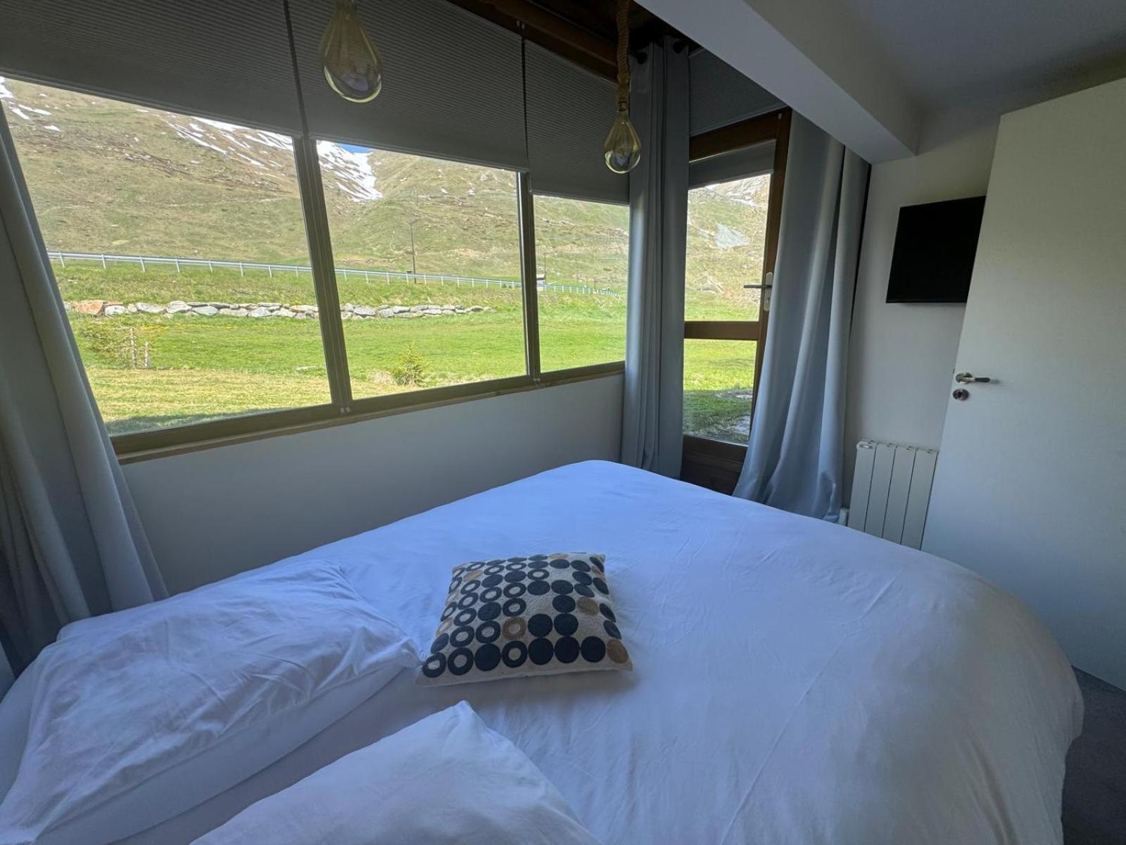 Dans Chalet aux Chartreux - T4 Duplex 100m2 traversant Vue Lac - Fibre, Golf