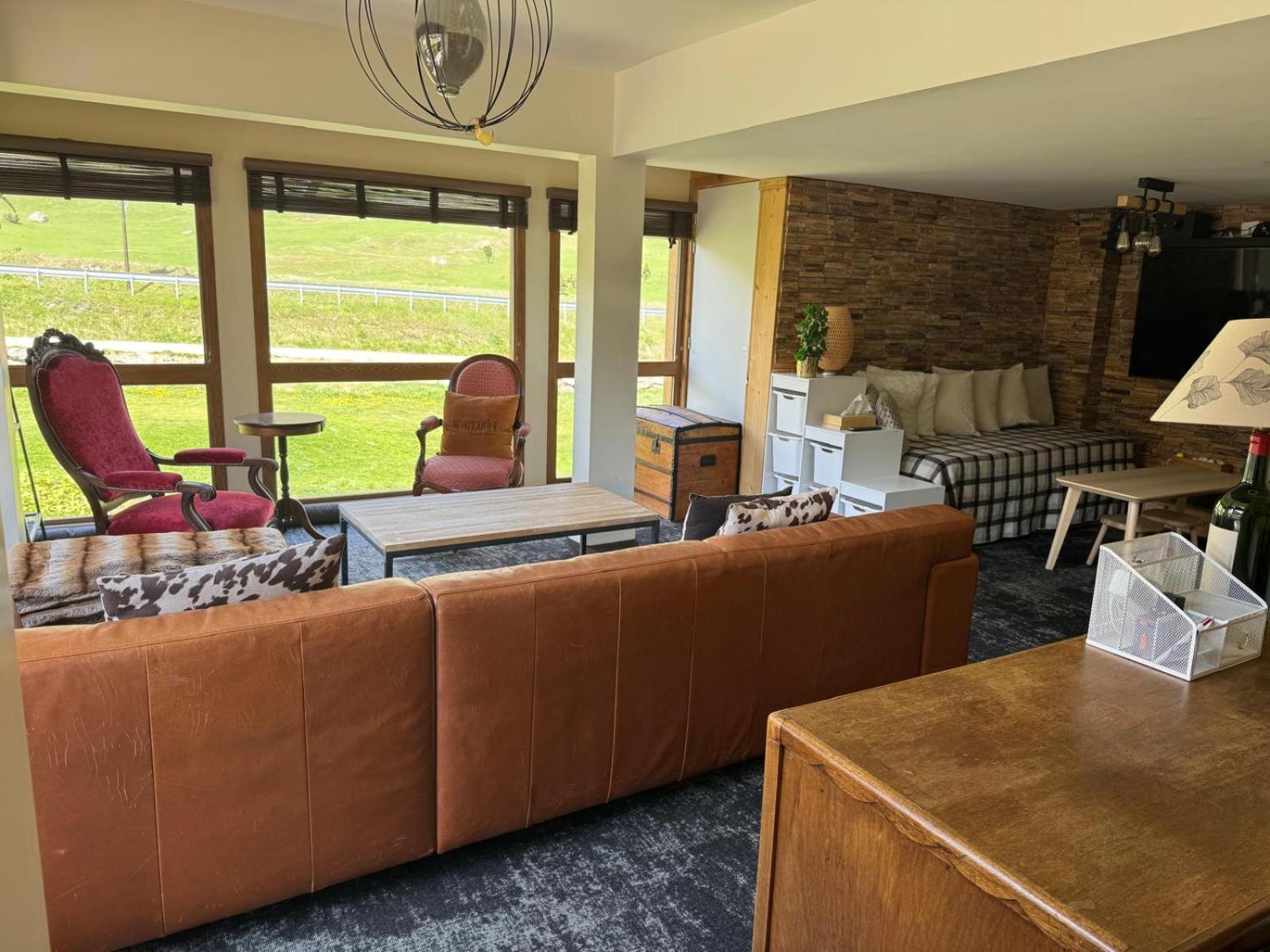 Dans Chalet aux Chartreux - T4 Duplex 100m2 traversant Vue Lac - Fibre, Golf