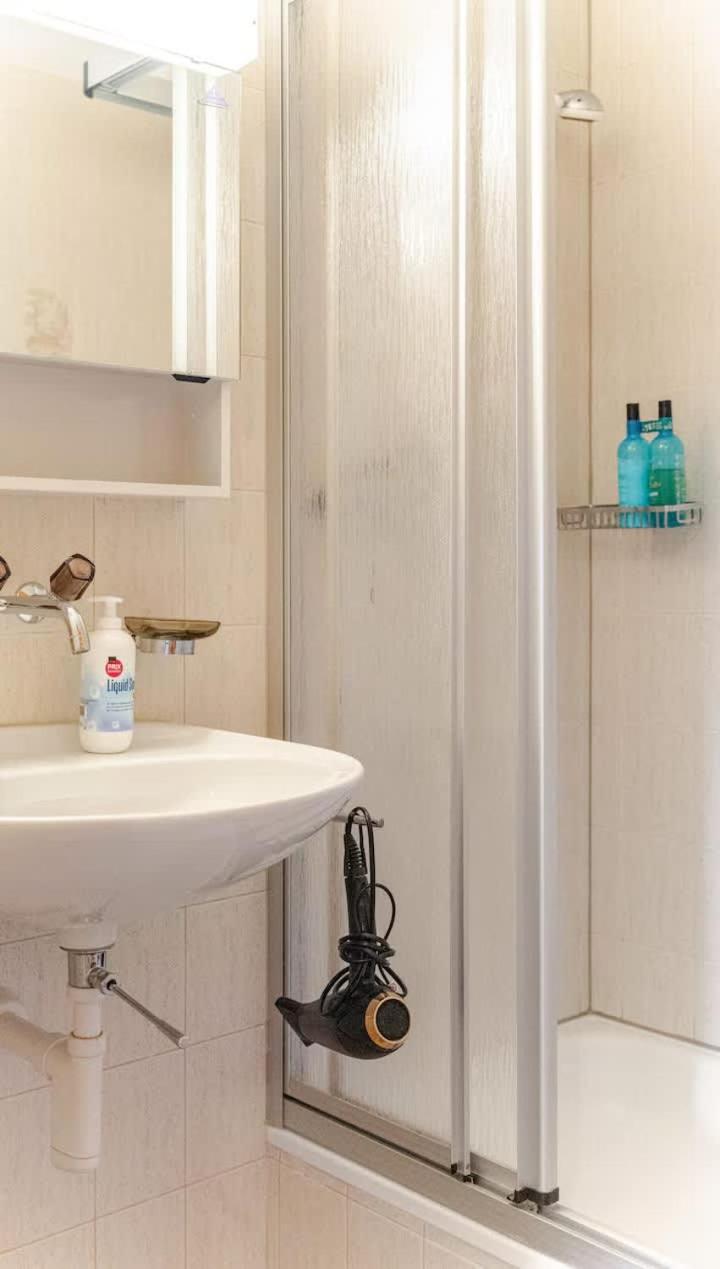 Alpine View Chalet Private Garden & Lake Views