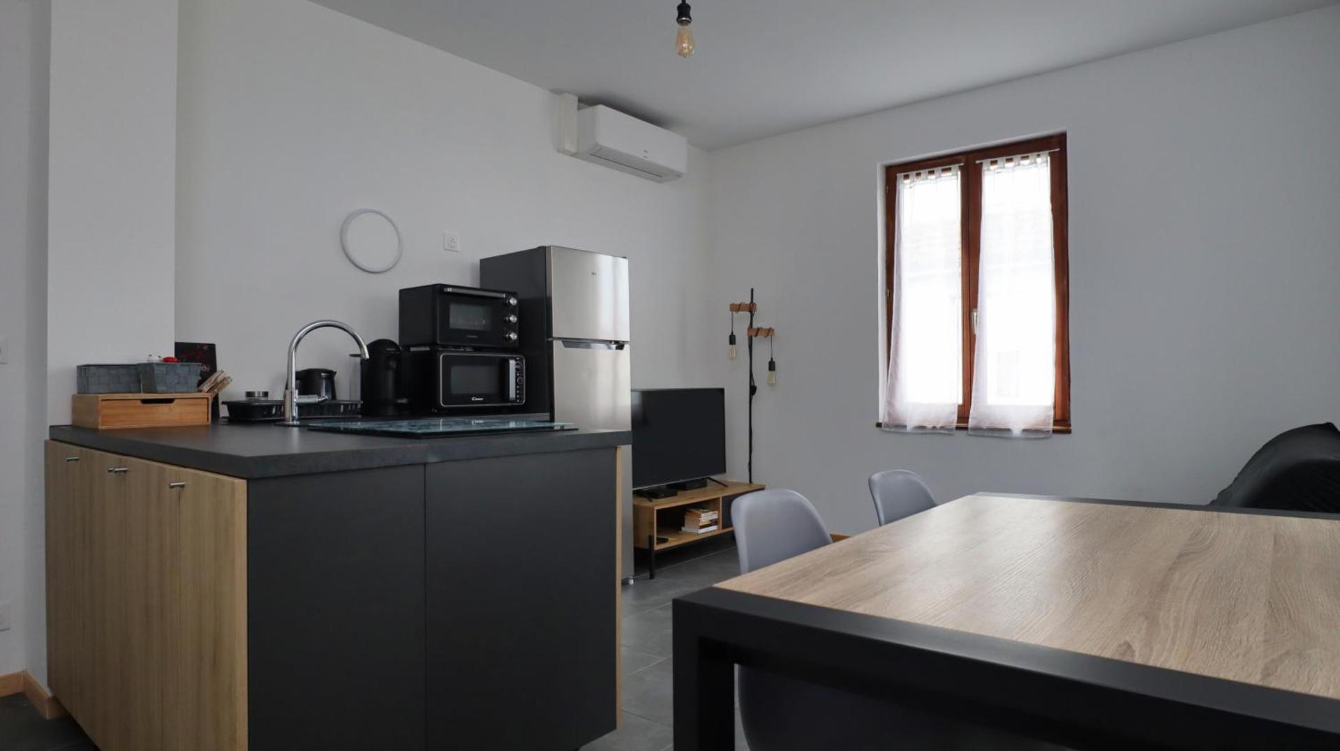 Kitchen or kitchenette